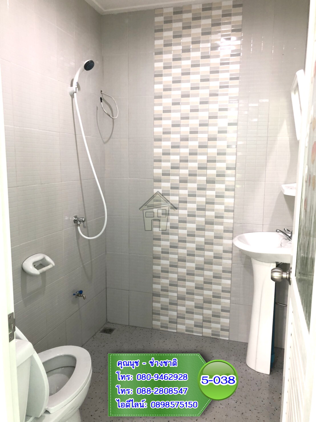 5-038 บ้านน็อคดาวน์ยกสูง 2 ชั้น ทรงปั้นหยาผสมมะนิลา (สีเขียว)