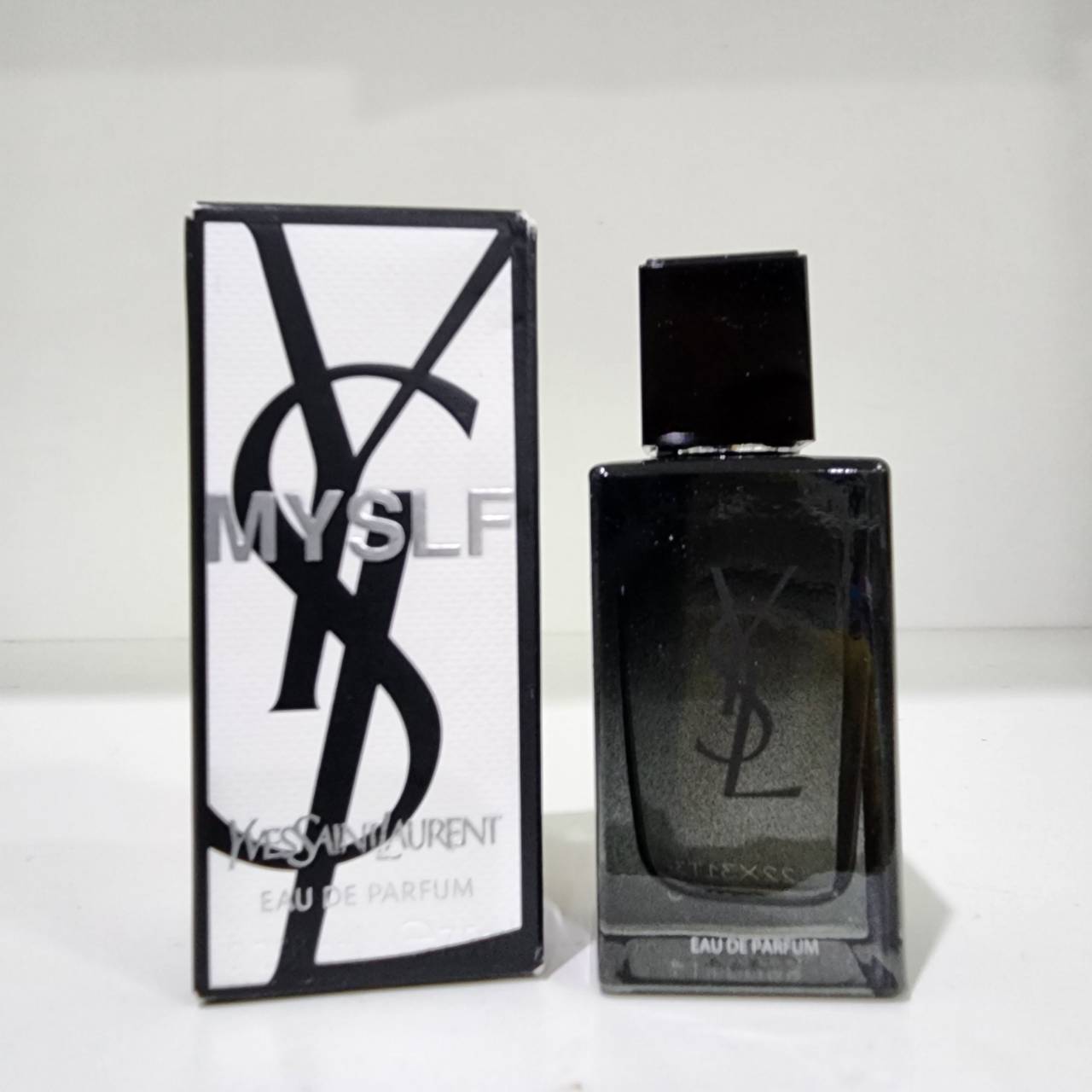 น้ำหอมจิ๋วมินิ YSL MYSLF Eau de Parfum 7.5ml แบบแต้มมีกล่อง ( Mini Perfume น้ำหอมขนาดพกพา) น้ำหอมจิ๋วมินิ ขวดน่ารัก ตั้งโชว์ก็สวย พกพาก็สะดวก หัวแต้มตามจุดชีพจร