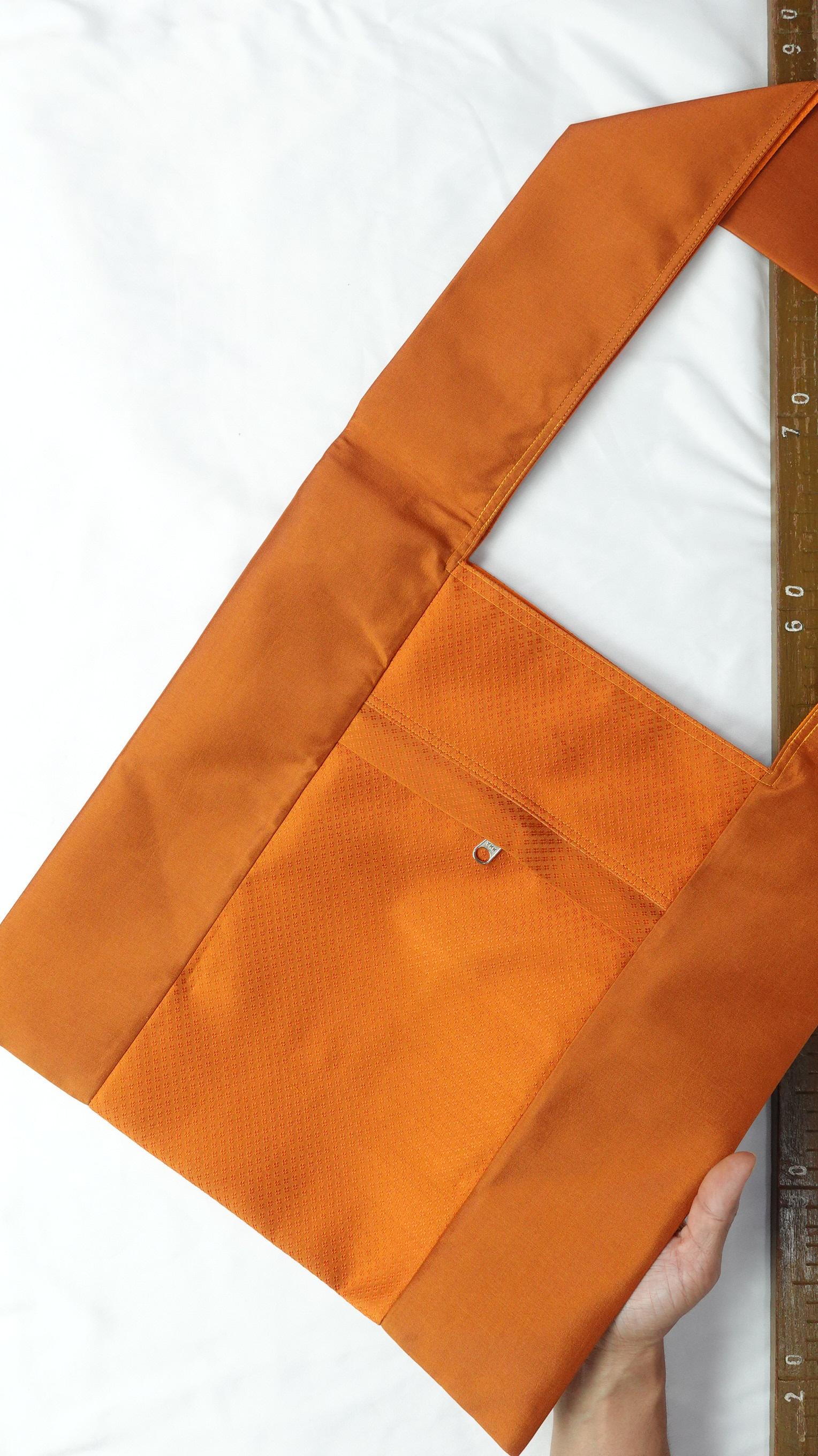 ย่ามผ้าไหม สำหรับพระสงฆ์ ไหมแท้ เนื้อยกดอกพริกไทย ขนาด 14x15นิ้ว สีราชเข้ม รหัส NY-01246866