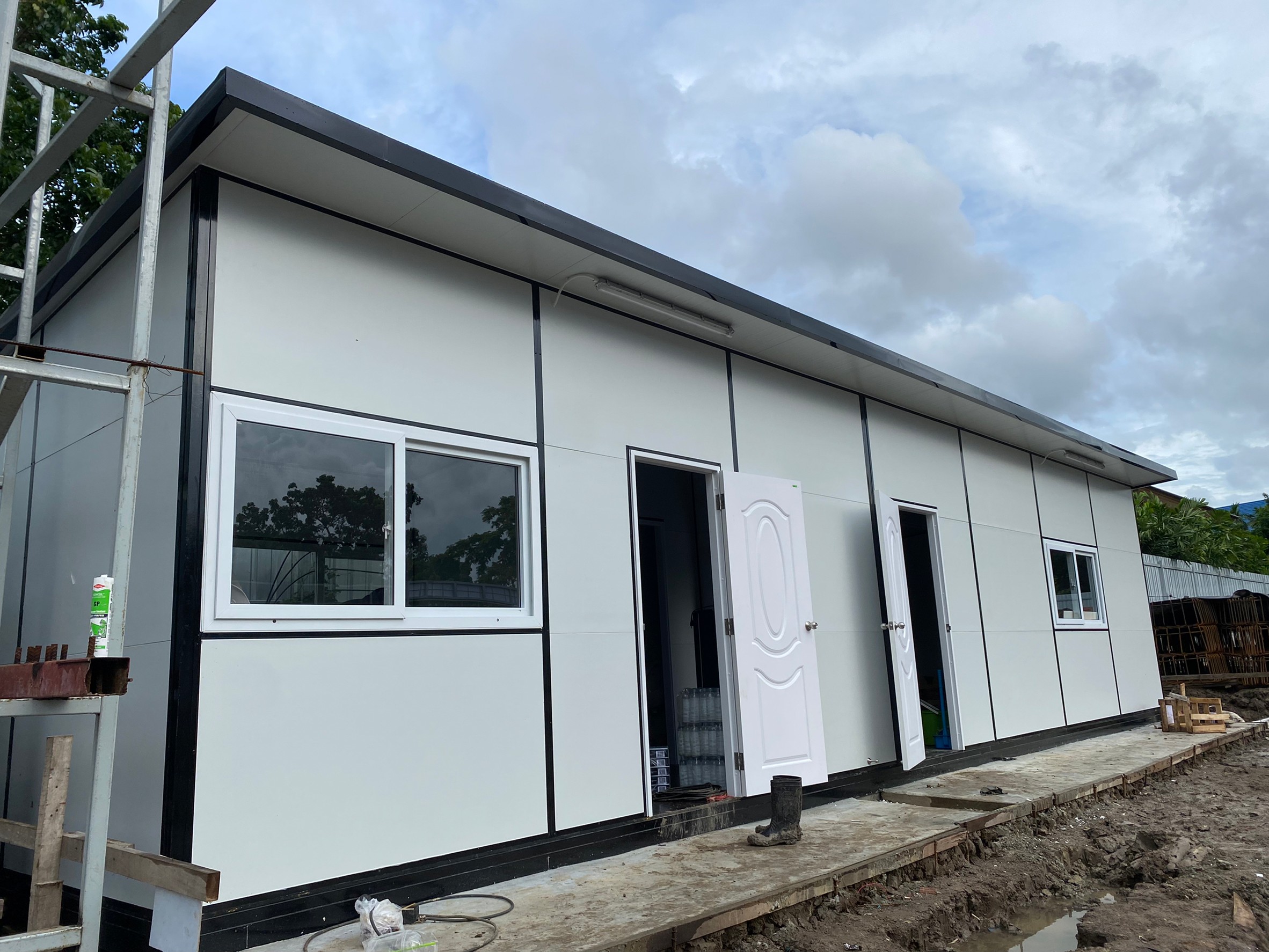 ออฟฟิศสำเร็จรูป ไซต์ออฟฟิศ ขนาด 3.60x12.36 เมตร หมู่บ้านปัญญาอินทราp1