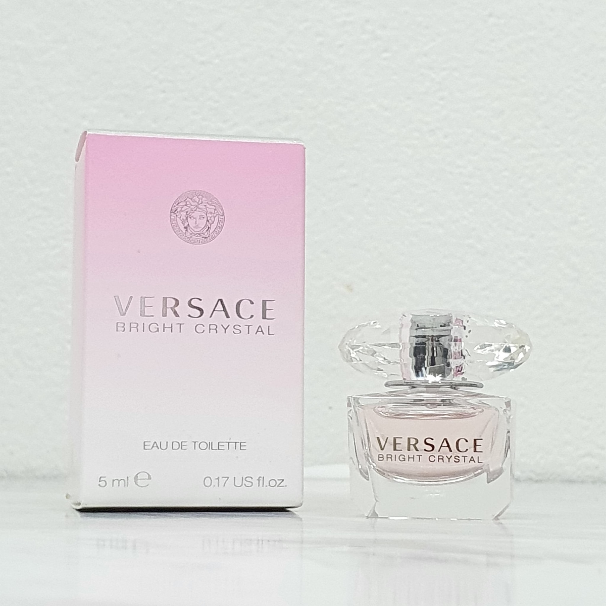 น้ำหอมจิ๋วมินิ Versace Bright Crystal 5ml แบบแต้มมีกล่องแยกจาก set แบบแต้มมีกล่อง ( Mini Perfume น้ำหอมขนาดพกพา) น้ำหอมจิ๋วมินิ ขวดน่ารัก ตั้งโชว์ก็สวย พกพาก็สะดวก หัวแต้มตามจุดชีพจร