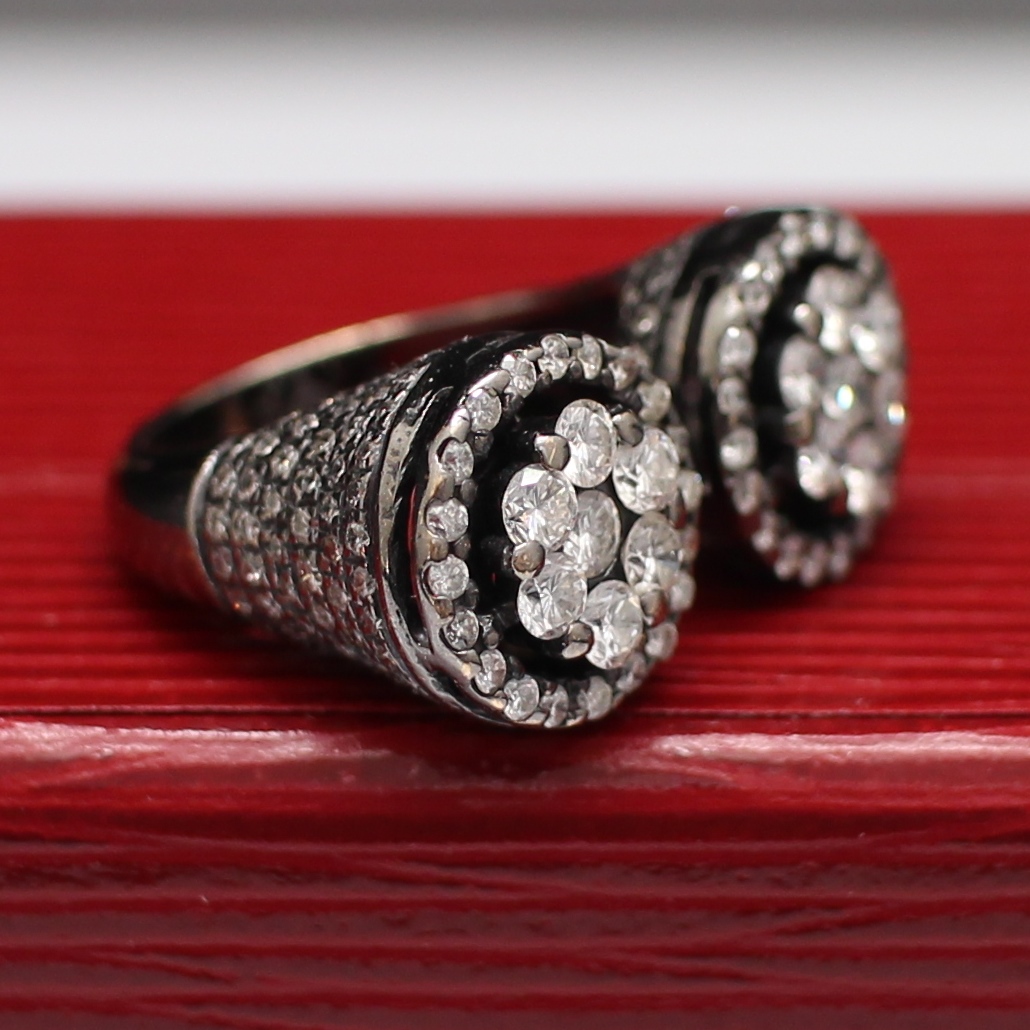 RG250109 แหวนเพชรกรจุกหัวชน เพชรแท้ 12 เม็ด 0.60 กะรัต และ 40 เม็ด 0.40 กะรัต ,160 เม็ด 1.20 กะรัต ทองแท้ 9k ชุบดำ นน.รวม 8.6 กรัม ขนาดแหวน 48 งานสวย คลาสสิค