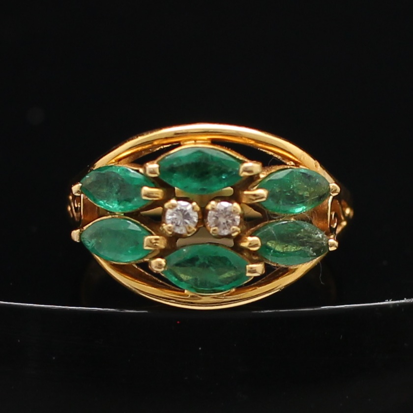 RG250103 แหวนมรกตประดับเพชร เพชร 2 เม็ด 0.05 กะรัต ทองแท้ 90% น้ำหนักรวม 4.2 กรัม Size 52.5