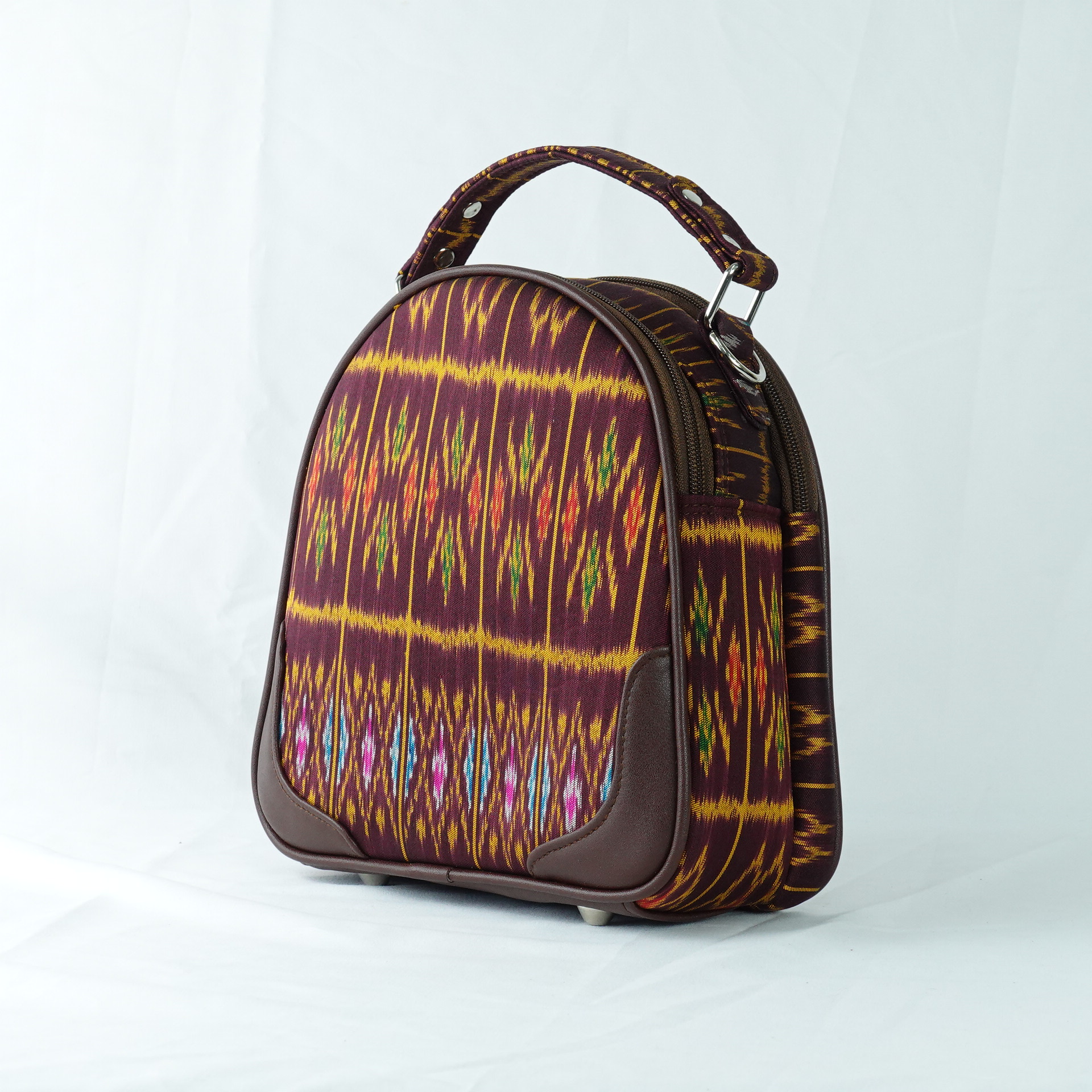 กระเป๋าถือไหมแท้ทรงโดมหลังเต่า พร้อมสายสะพาย ขนาด 8x21x21 ซม. ความสูงหูจับ 7 ซม. สีน้ำตาล รหัส GO-TT-060468153