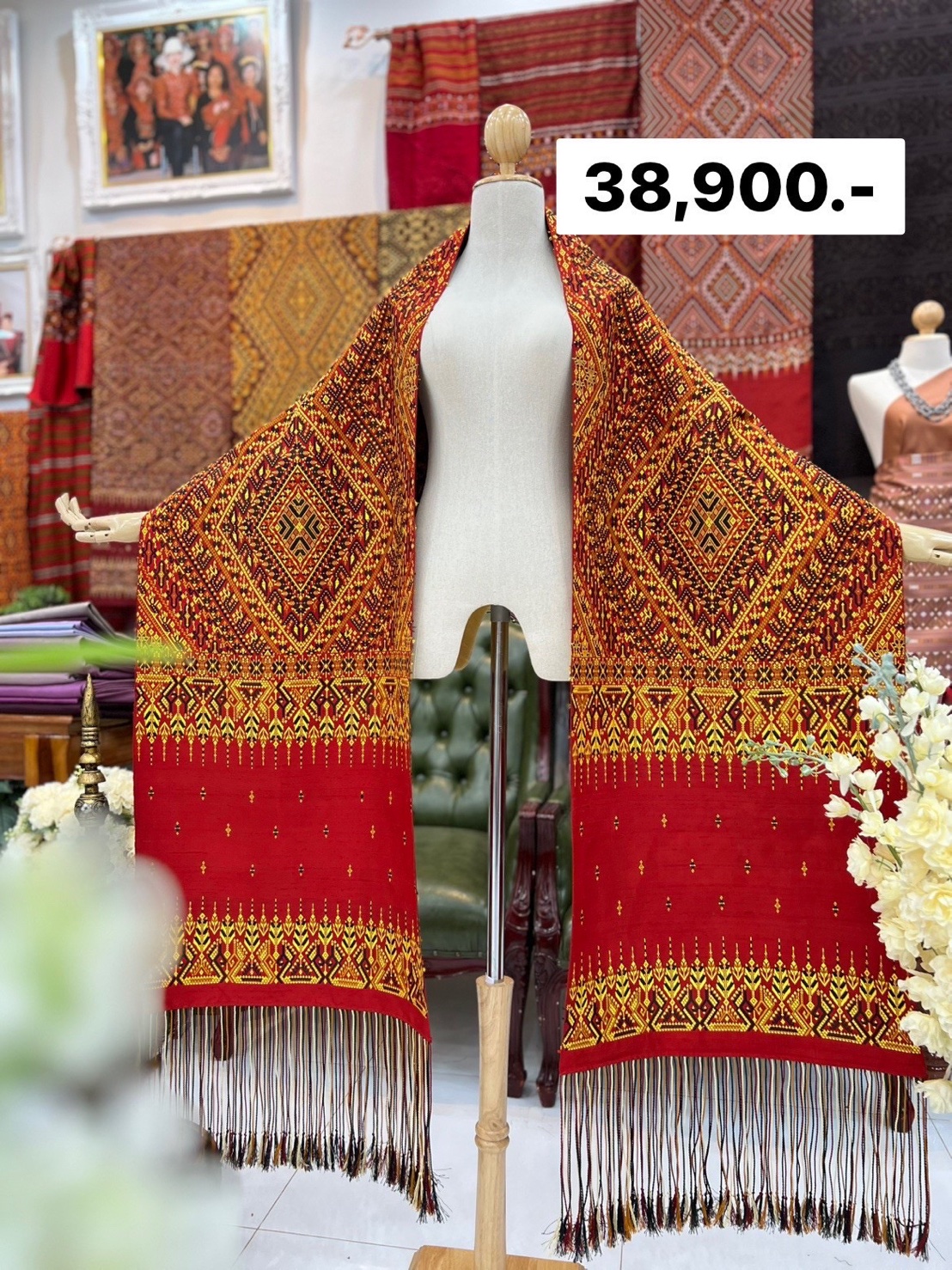 ผ้าคลุมไหล่ ไหมแพรวา ขนาด 50x 2.40ซม. พื้นสีแดง รหัส Z-BM-07216815