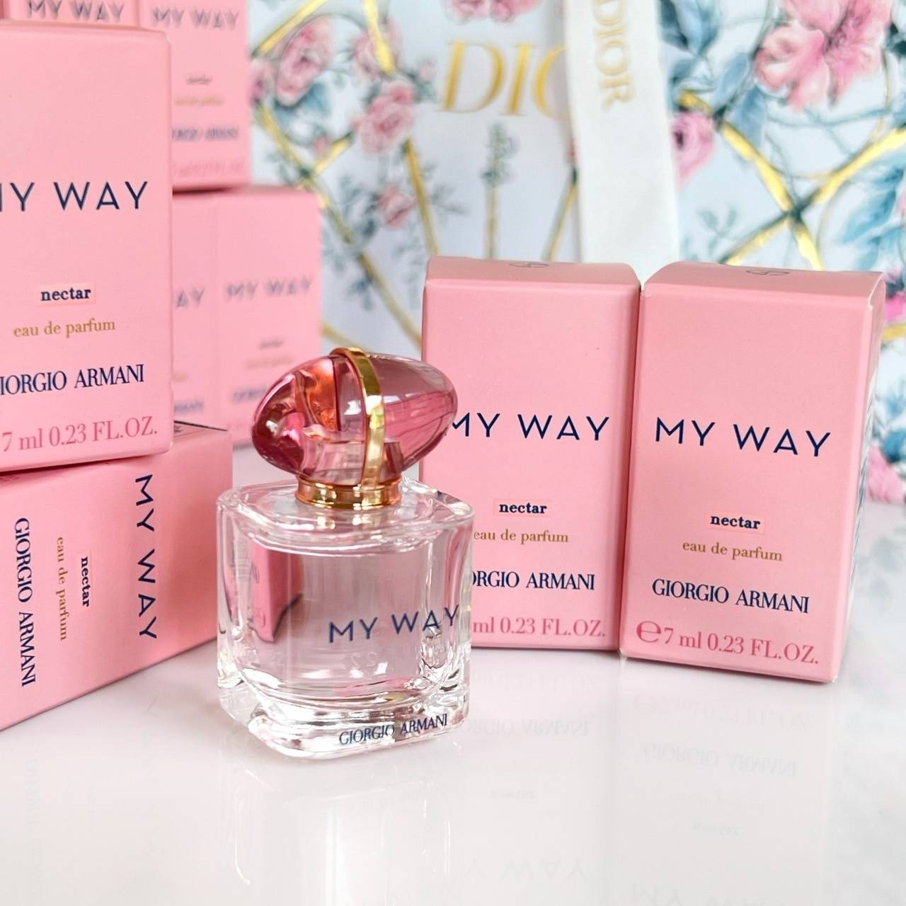 น้ำหอมจิ๋วมินิ Giorgio Armani My Way Nectar EDP 7ml แบบแต้มมีกล่อง ( Mini Perfume น้ำหอมขนาดพกพา) น้ำหอมจิ๋วมินิ ขวดน่ารัก ตั้งโชว์ก็สวย พกพาก็สะดวก หัวแต้มตามจุดชีพจร
