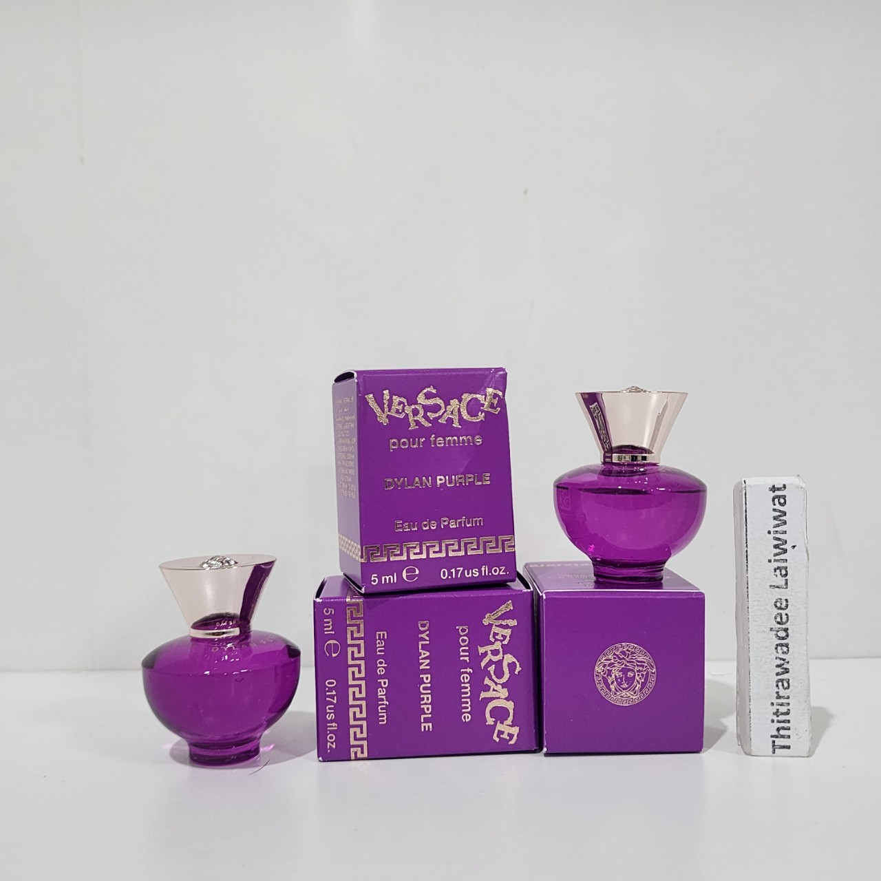 น้ำหอมจิ๋วมินิ Versace Dylan Purple EDP Pour Femme 5ml ( Mini Perfume น้ำหอมขนาดพกพา) น้ำหอมจิ๋วมินิ ขวดน่ารัก ตั้งโชว์ก็สวย พกพาก็สะดวก หัวแต้มตามจุดชีพจร