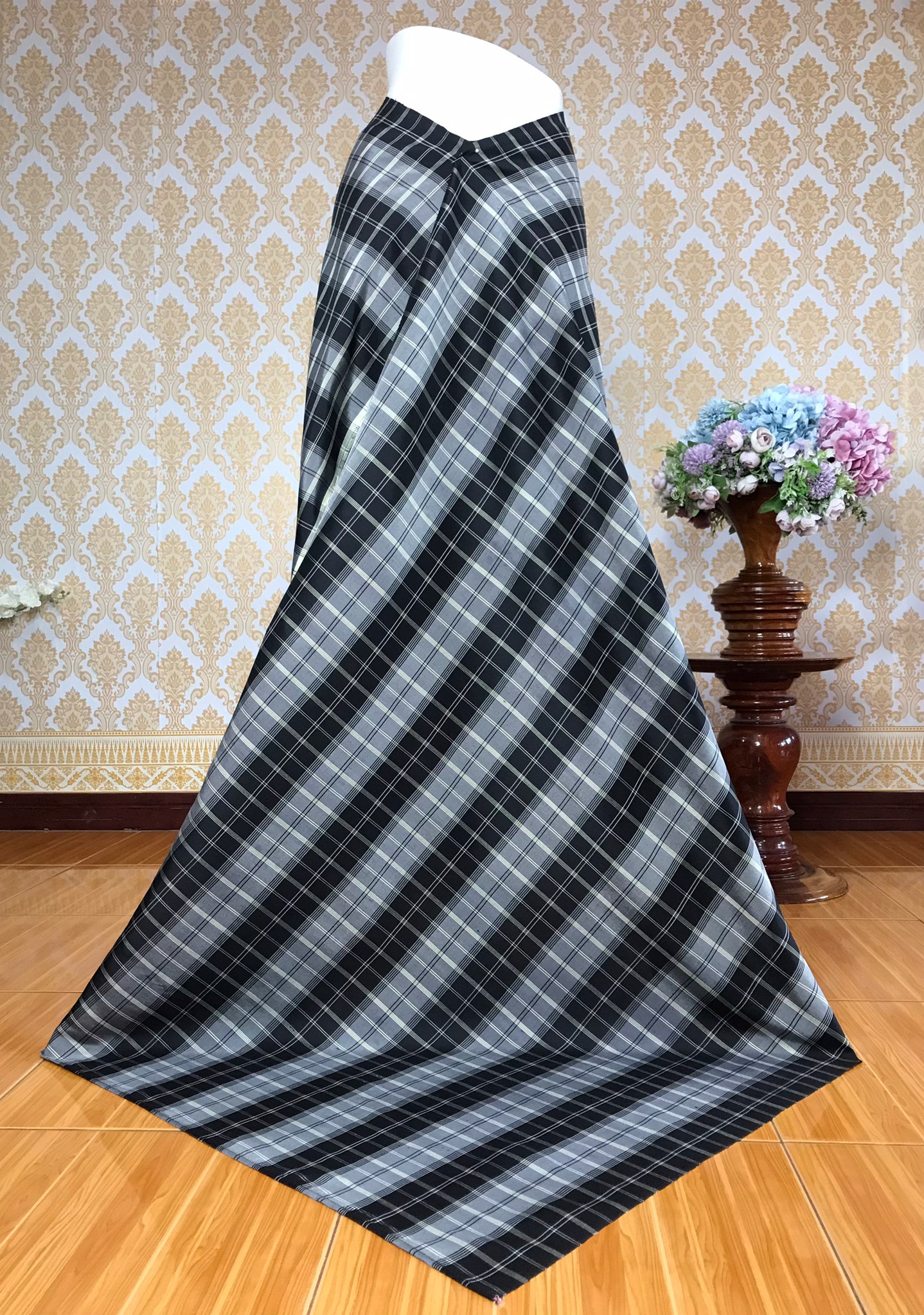 ผ้าไหมโสร่ง ผ้าโสร่งไหมแท้ งาน 2ตะกอ ขนาด 1x2เมตร สีดำ รหัส R1B-KN0717666