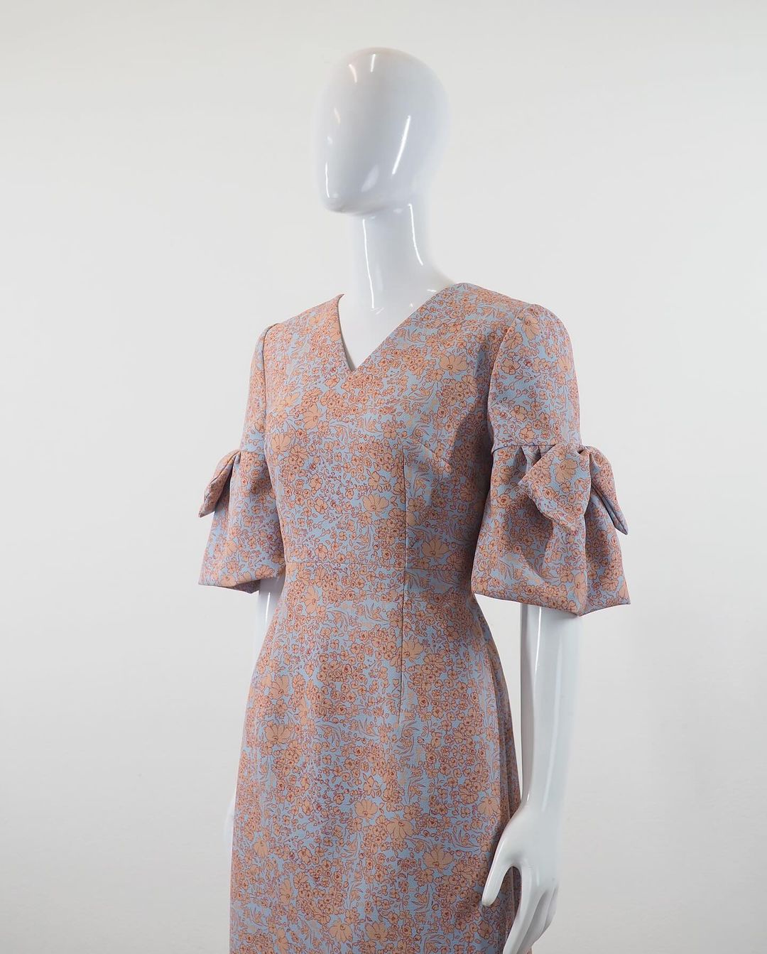 แบบตัดชุด เดรสผ้าไหม (ไม่รวมผ้า) chobmai x JHN รหัส CUT-51-0325671