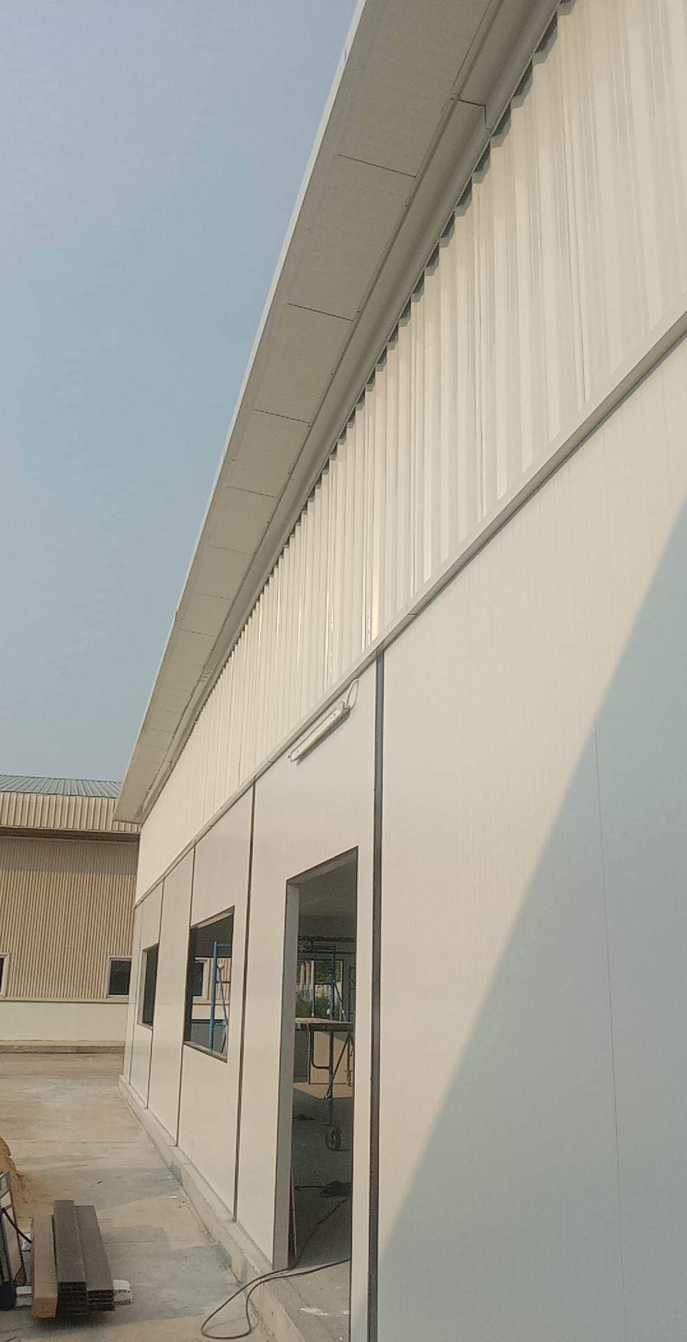 ออฟฟิศสำเร็จรูป บริษัทเหลียงซิ ขนาด5.00x20.00x4.50 เมตร