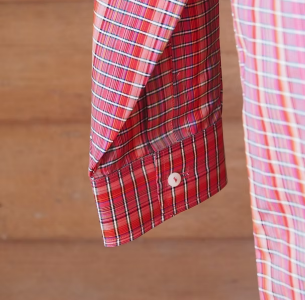 เสื้อเชิ้ตแขนยาว ผ้าไหมลายสก๊อต สีแดงสลับม่วง รหัส DN-CT-SKU100843