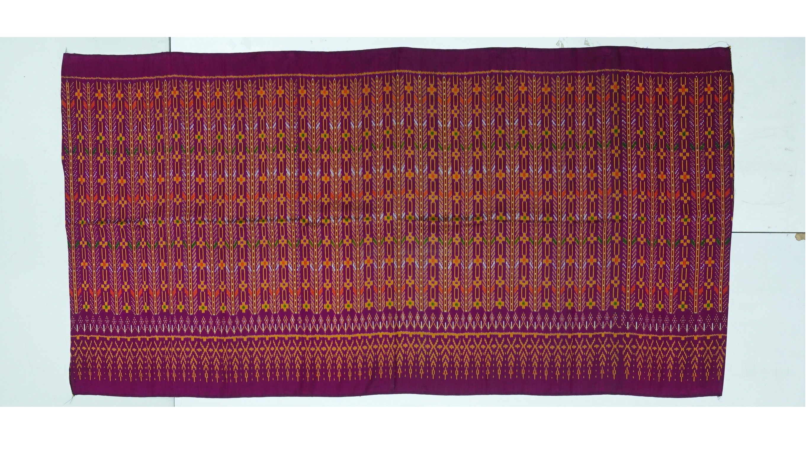 ซิ่น ผ้าไหมมัดหมี่ 3ตะกอ ขนาด 1x2เมตร ลายโฮลคั่นลายโซ่โบราณ พื้นสีม่วงชมพู รหัส R2Q-ME-066-121967154