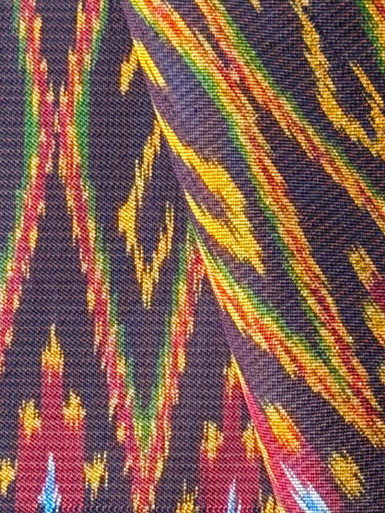 ซิ่น ผ้าไหมมัดหมี่ 3ตะกอ ทอควบเส้น ขนาด 1x2 เมตร ลายขอประยุกต์ พื้นสีแดง รหัส PCS-NY-11226824