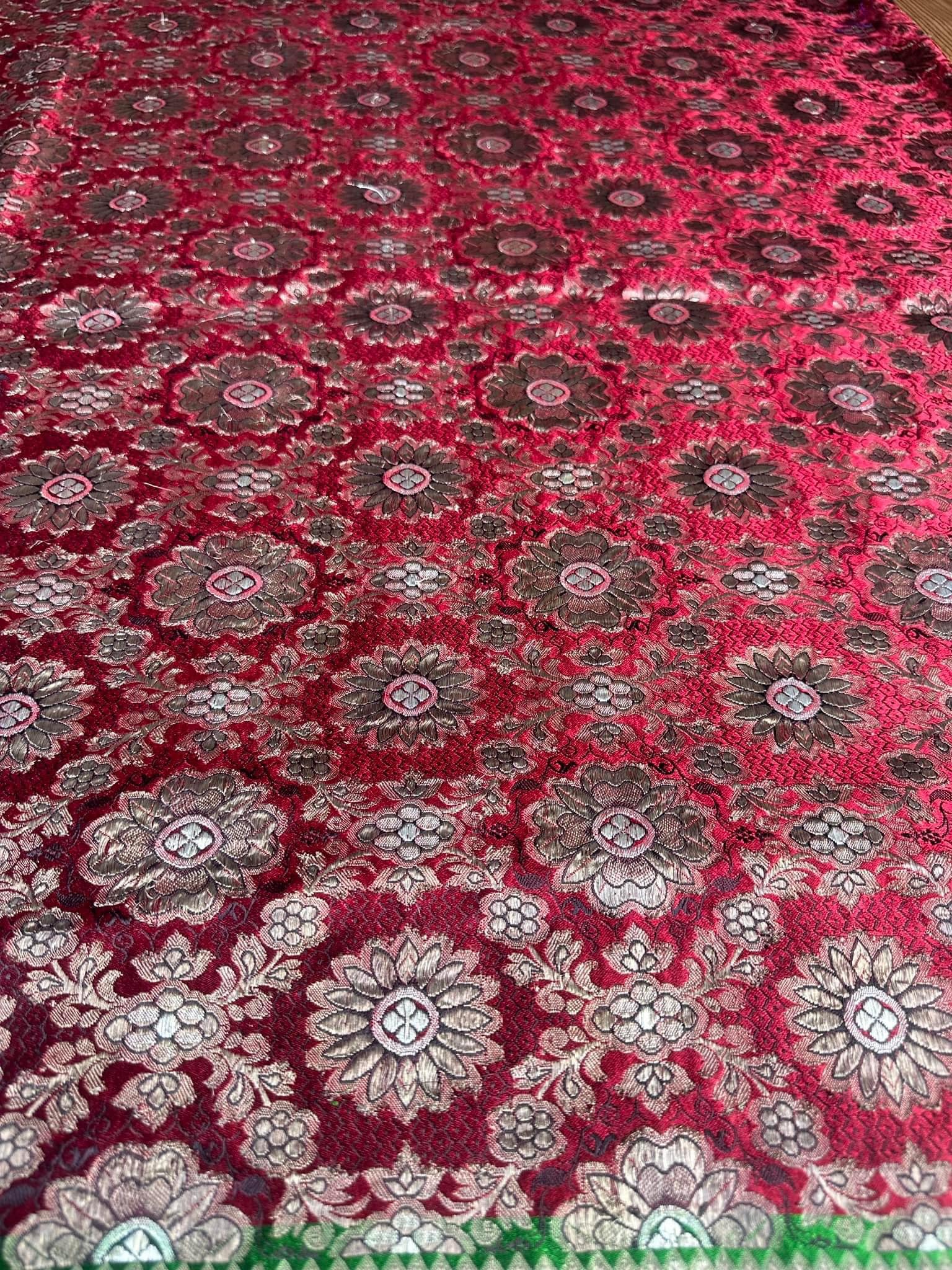 ซิ่น ผ้าปาโตล่า เส้นยืนไหมแท้ ขนาด 112x460ซม. พื้นสีแดง สีเขียว รหัส N9-SIL-GK2