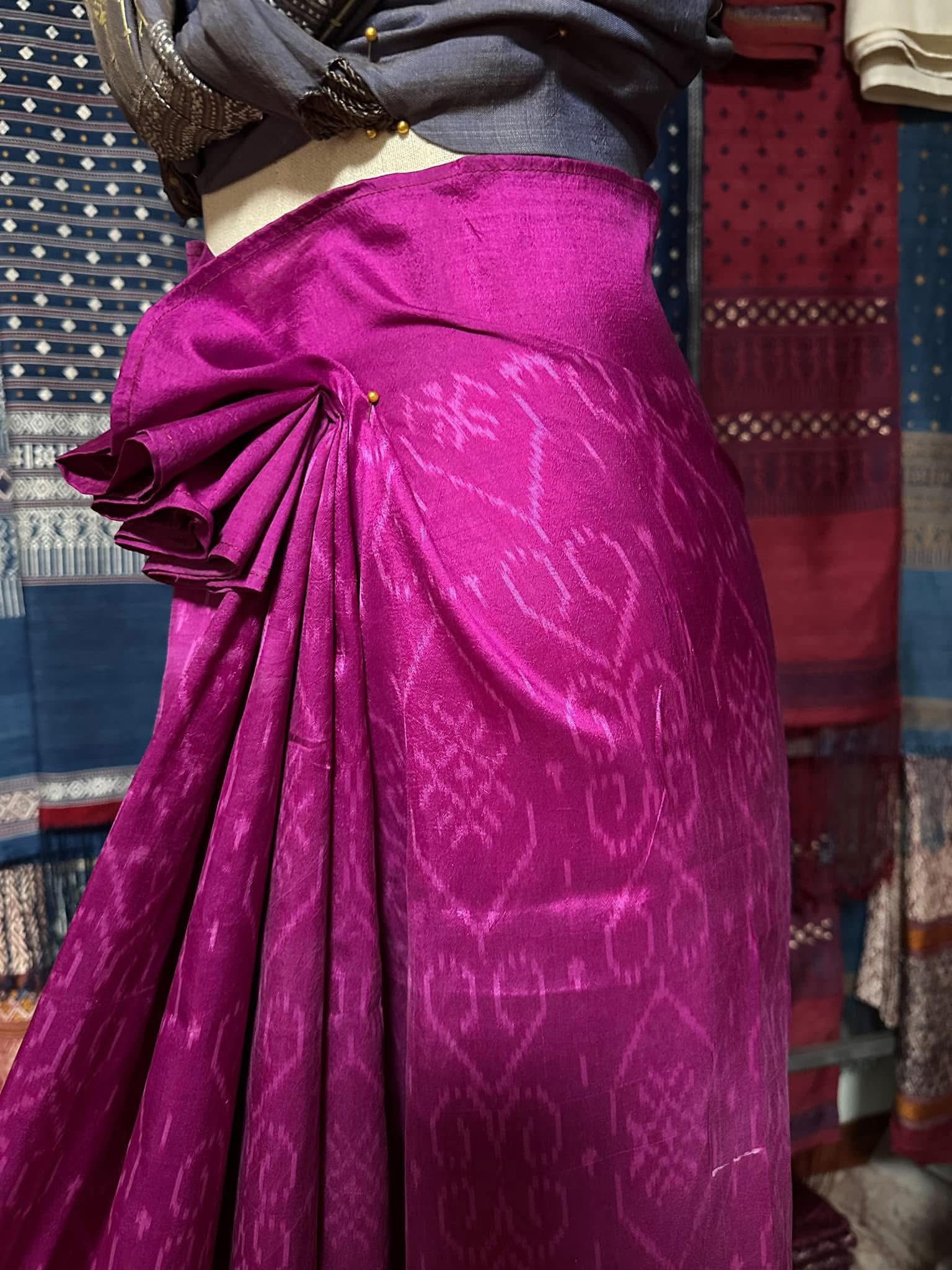 ซิ่น ไหมมัดหมี่ ผ้าปาโตล่า ขนาด 118x225ซม. พื้นสีชมพูม่วง รหัส N9-SIL-051768A17