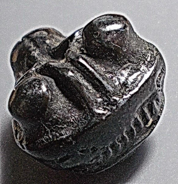 พระปิดตา หลวงปู่บุญ วัดกลางบางแก้ว จ.นครปฐม เนื้อเมฆพัตร พิมพ์เข่าตุ่ม