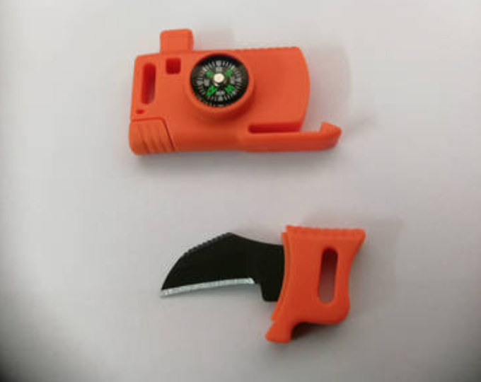 ตัวล็อคก้ามปู ซ่อนมีด มีเข็มทิศ,แท่งจุดไฟและนกหวีดในตัว