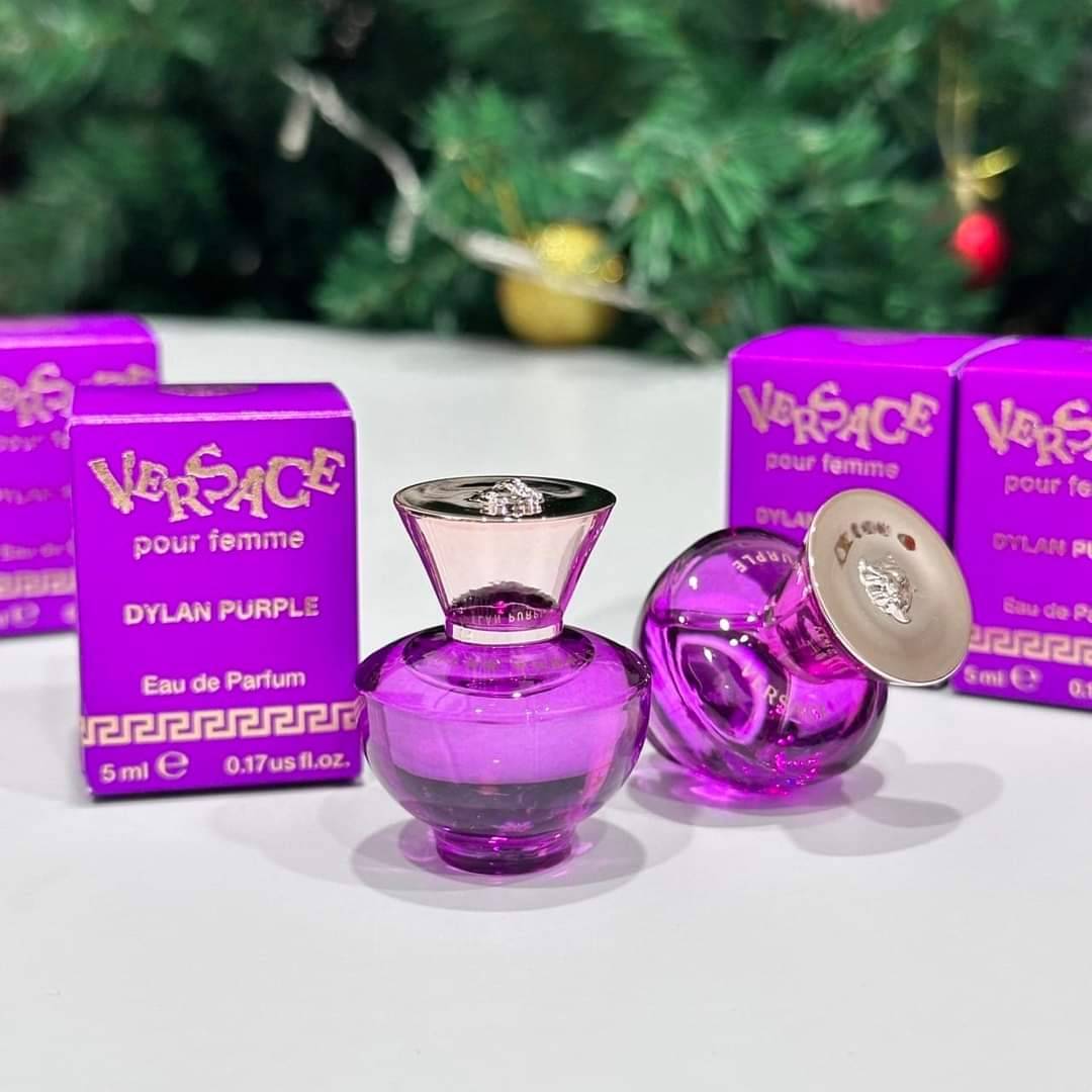 น้ำหอมจิ๋วมินิ Versace Dylan Purple EDP Pour Femme 5ml ( Mini Perfume น้ำหอมขนาดพกพา) น้ำหอมจิ๋วมินิ ขวดน่ารัก ตั้งโชว์ก็สวย พกพาก็สะดวก หัวแต้มตามจุดชีพจร