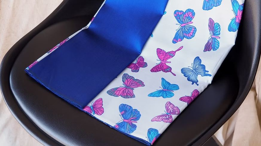 (ผ้าชุด)ไหมพิมพ์ลาย ไหมแท้ ขนาด 1x4หลา (ผ้าลาย2หลา+สีพื้น 2หลา) สีน้ำเงิน สีขาว รหัส A40-CT-102018