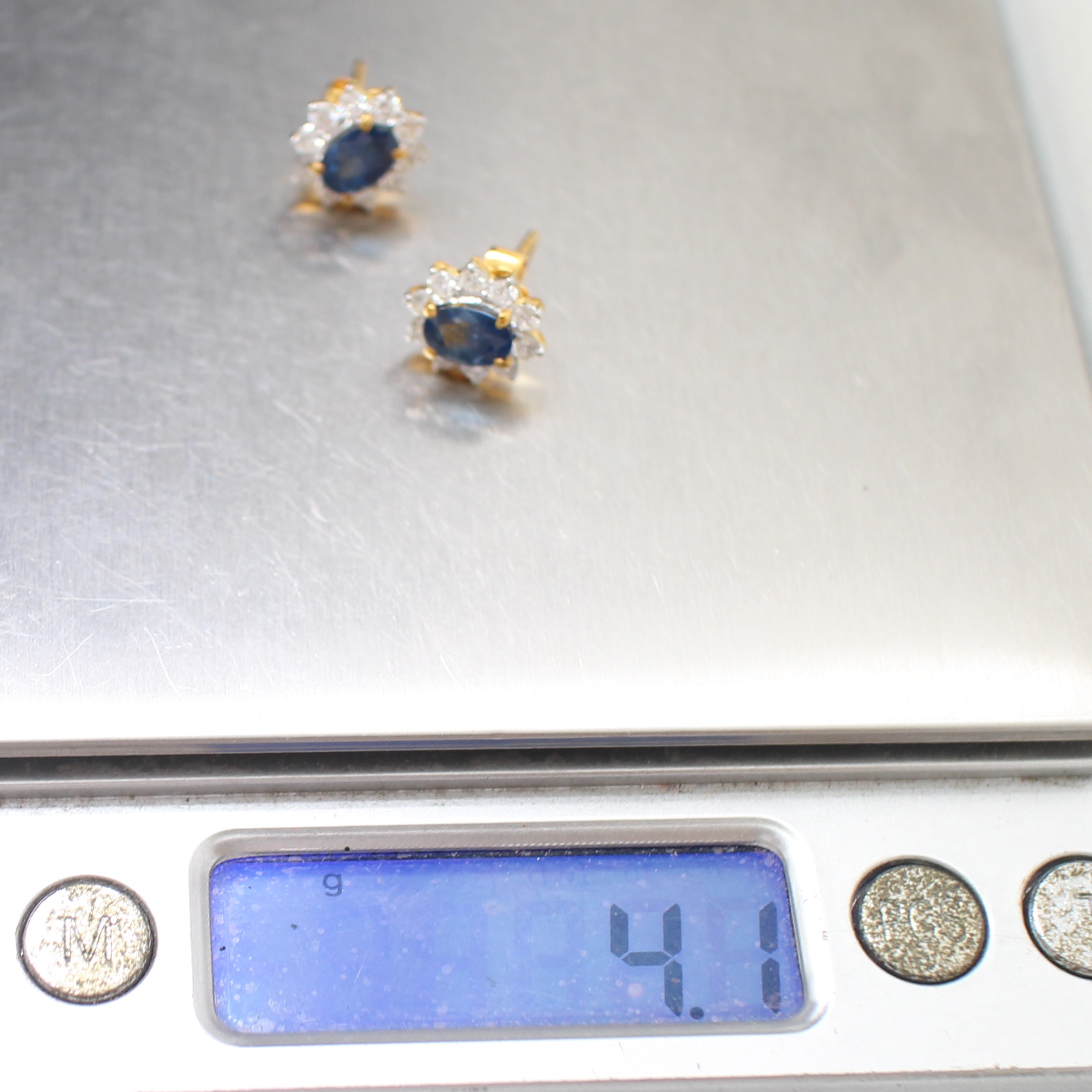 ER25198 ต่างหูไพลินกาญล้อมเพชร เพชรแท้ 20 เม็ด 0.80 กะรัต ทองแท้ 90% นน.รวม 4.1 กรัม มีใบเซอร์