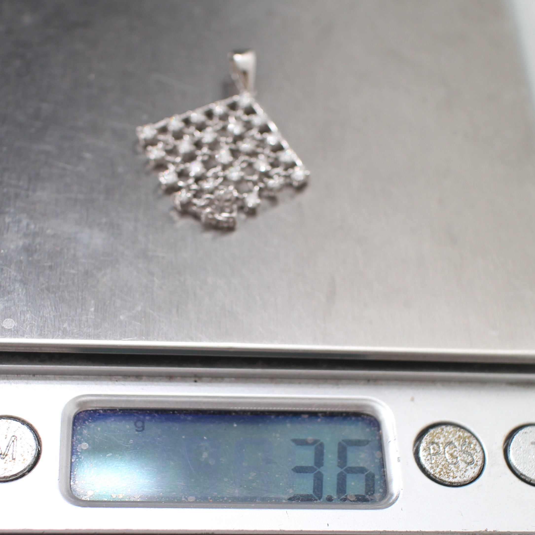 PD25030 จี้เพชรตาข่าย เพชรแท้ 26 เม็ด 0.85 กะรัต ทองแท้ 18k นน.รวม 3.6 กรัม งานดีไซน์สวย