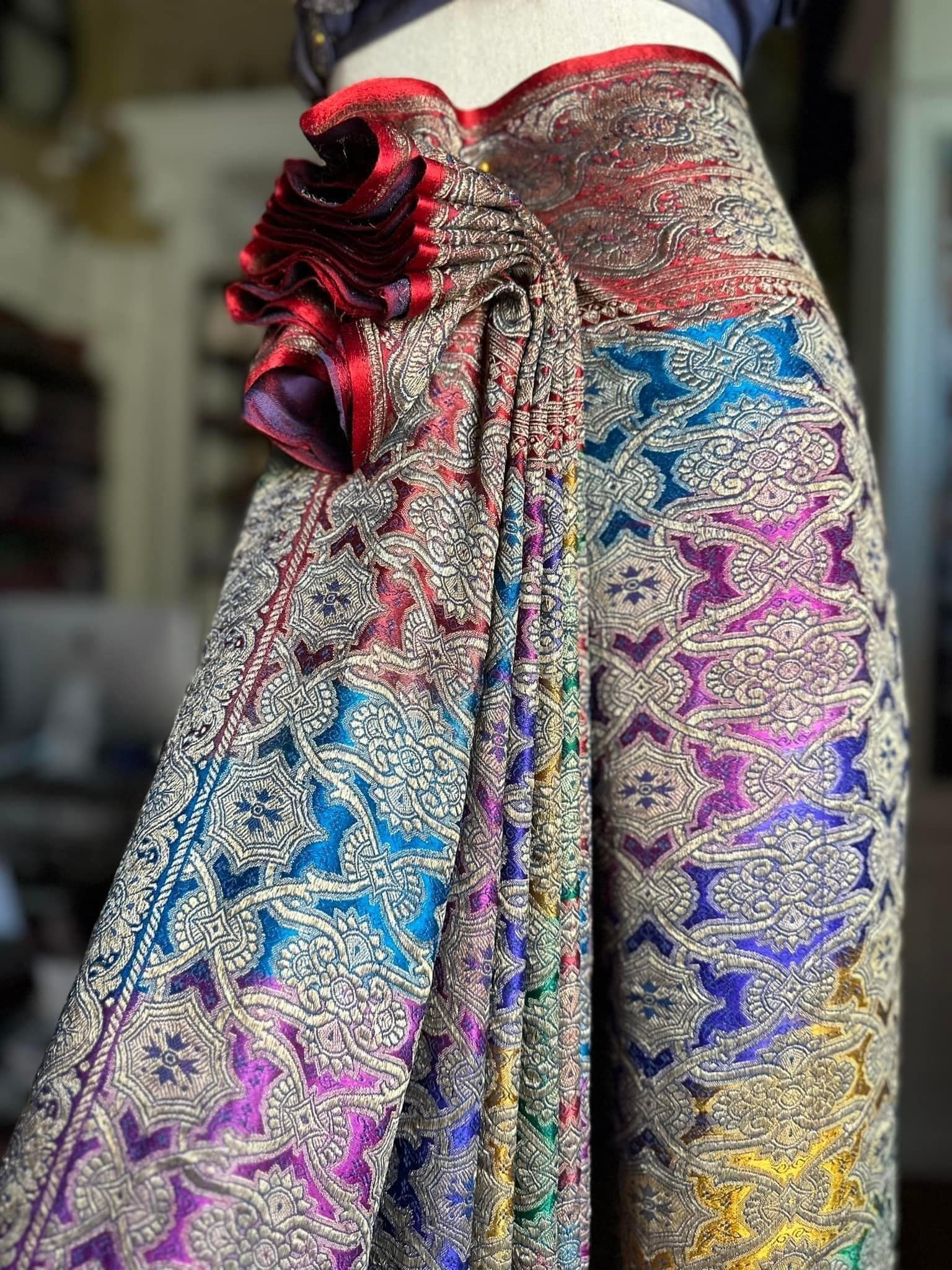 ซิ่น ผ้าปาโตล่า เส้นยืนไหมแท้ ขนาด 108x440ซม สีหลากสี รหัส N9-SIL0712663