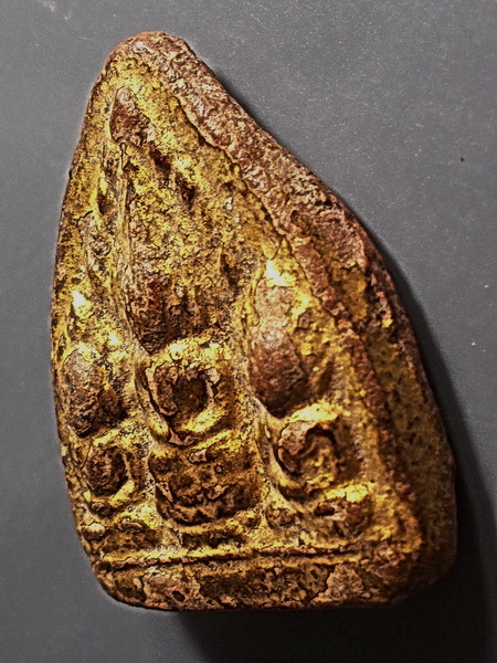 พระตรีกายเนื้อดินเผา (พระสาม) มีรักทองเดิม เก่าไม่ทราบที่