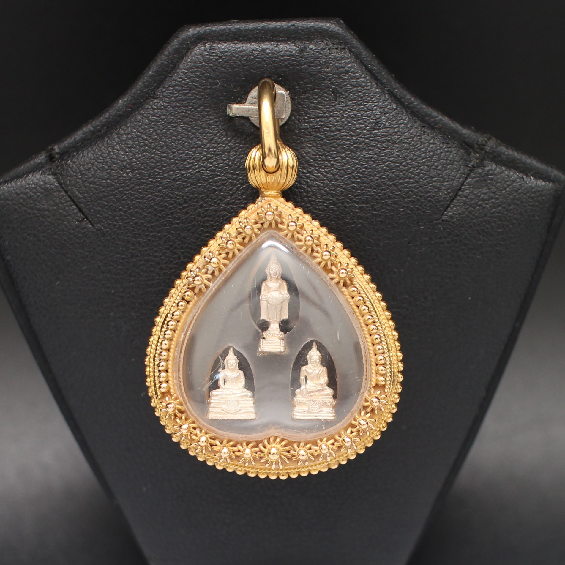 PD25129 จี้พระสามพี่น้อง กกรอบทองลายดอกพิกุล ทองแท้ 90% นน.รวม 11.2 กรัม
