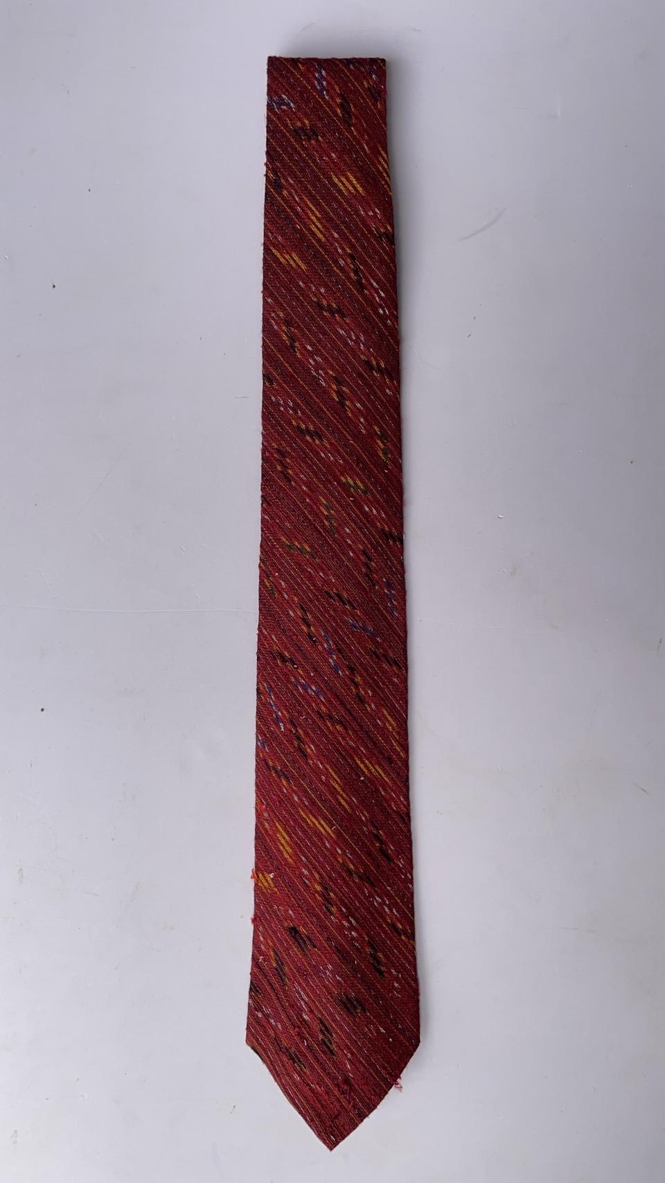 เนคไทผ้าไหม ลายพื้นเมือง ลายโฮล ขนาดกว้าง 2.7 นิ้ว สีแดงเข้ม ND-NY-0926681