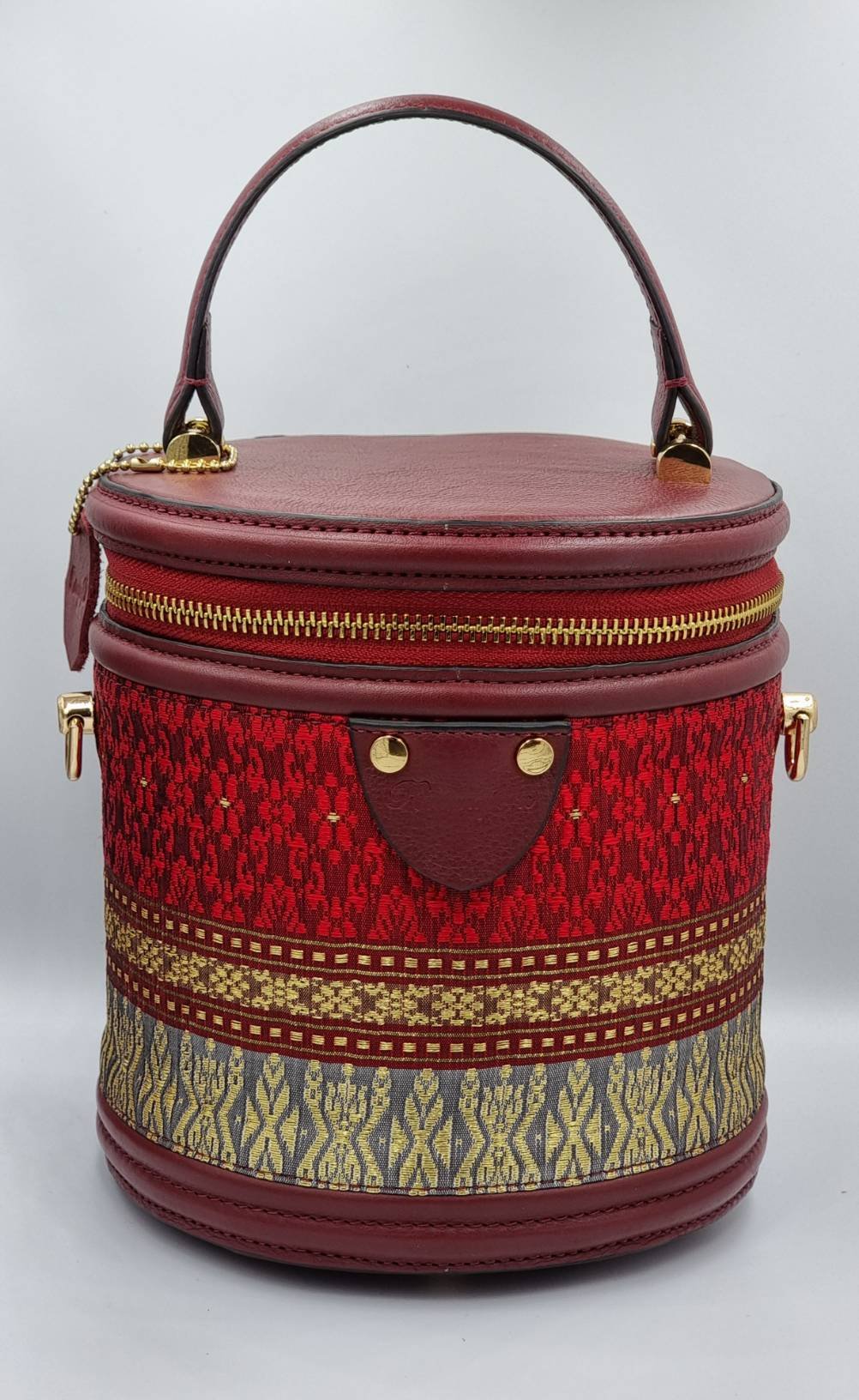 กระเป๋าถือ ผ้าไหมยกดอกลำพูน ขนาด ขนาด 6×7×6นิ้ว สีแดงเลือดหมู รหัส GLA-29-B005