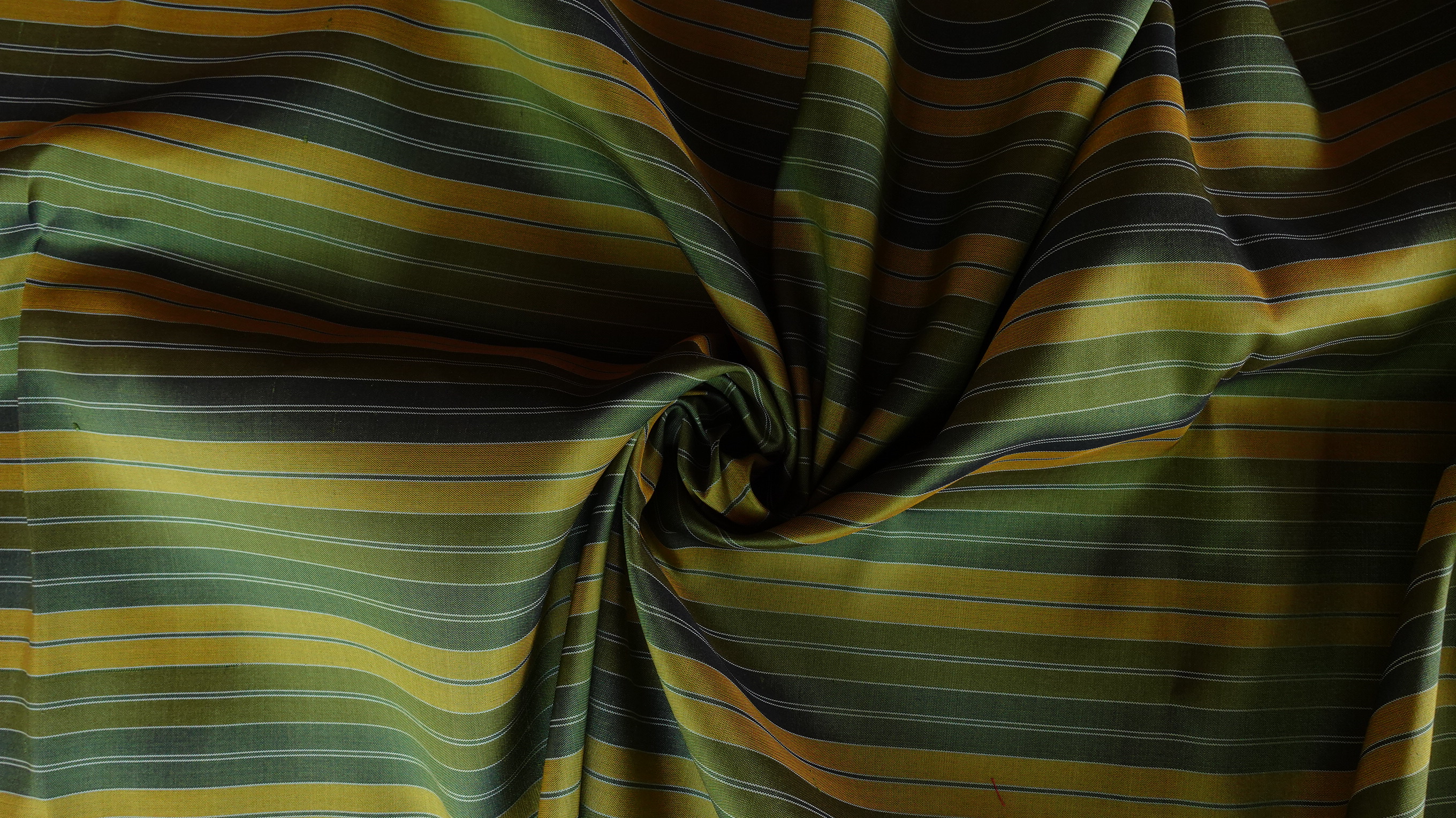 ผ้าไหม ลายริ้ว ไหมแท้ multicolor ลายขาวม้า สีเขียวขี้ม้า (ราคาต่อเมตร) รหัส MC-76-P4586