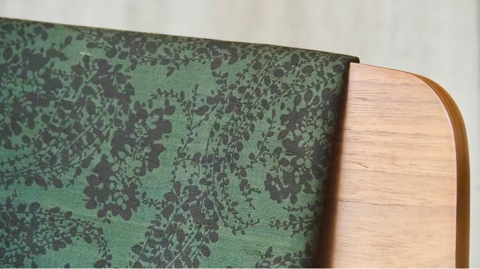 ผ้าไหมพิมพ์ลาย เนื้อนิ่ม 4เส้น (ราคาต่อหลา) พื้นสีเขียวเทา รหัส A4-CT-103501