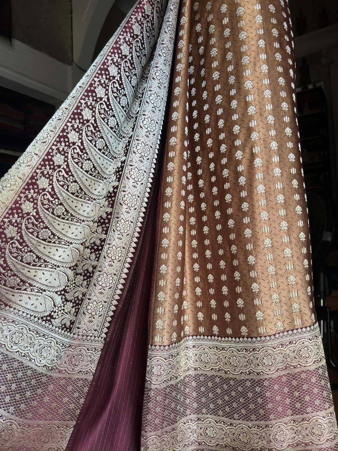 ซิ่น ผ้าปาโตล่า ไหมแท้ มีหน้านาง ขนาด 114x230ซม. พื้นสีแดง สีน้ำตาลทอง รหัส N9-SIL-GN10