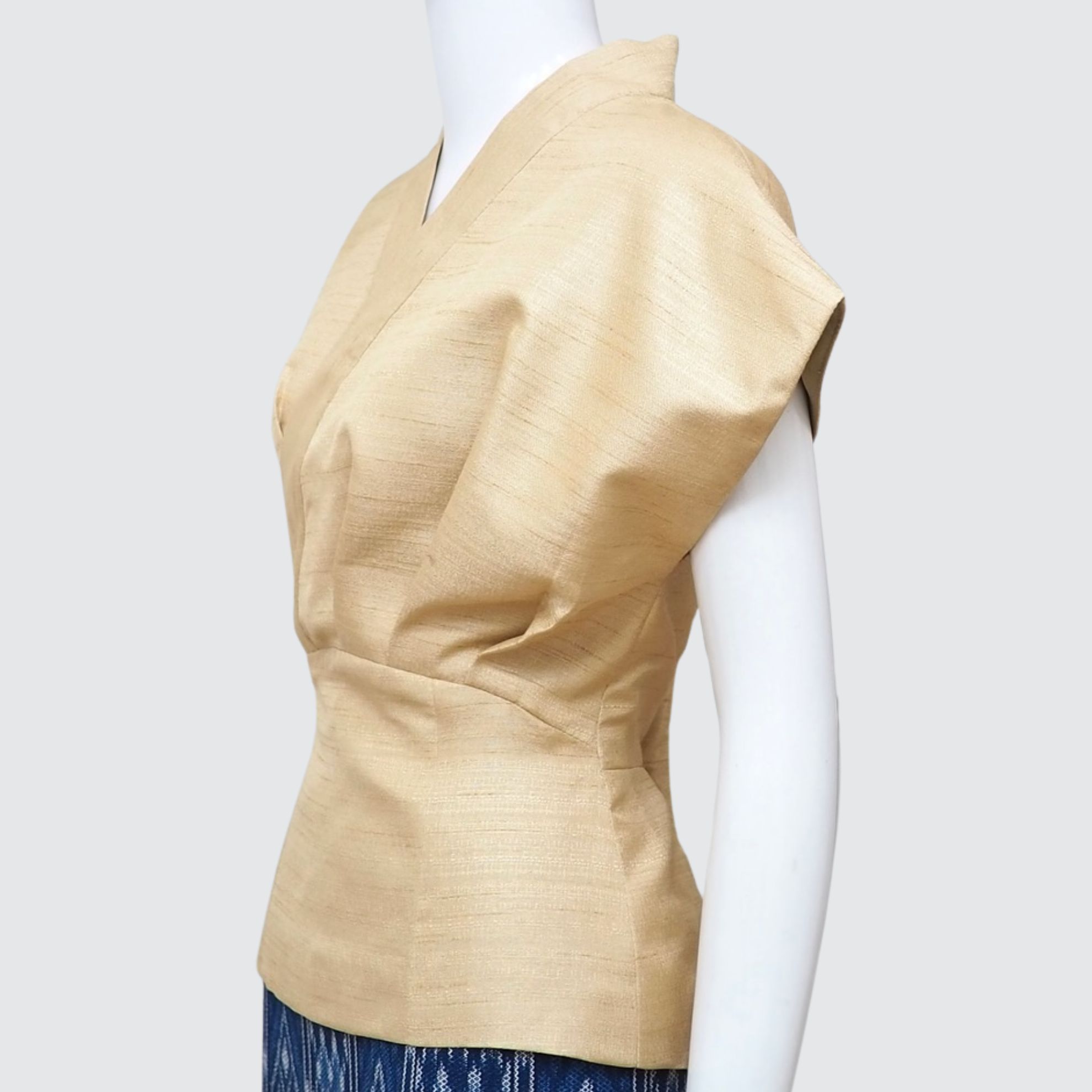 เสื้อแขนสั้น ตัดเย็บจากไหมสีพื้นเนื้อหยาบ ไหมแท้ 100% | ตัดเย็บตามรูปร่าง | เลือกผ้า ส่งไซส์ได้