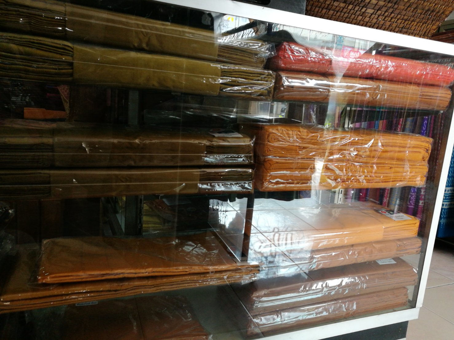 ผ้าไตรไหมแท้ เนื้อเรียบ สำหรับพระภิกษุสงฆ์ เลือกตาม เฉดสี และ ขนาดของผ้าไตร รหัส NY-PT0318662