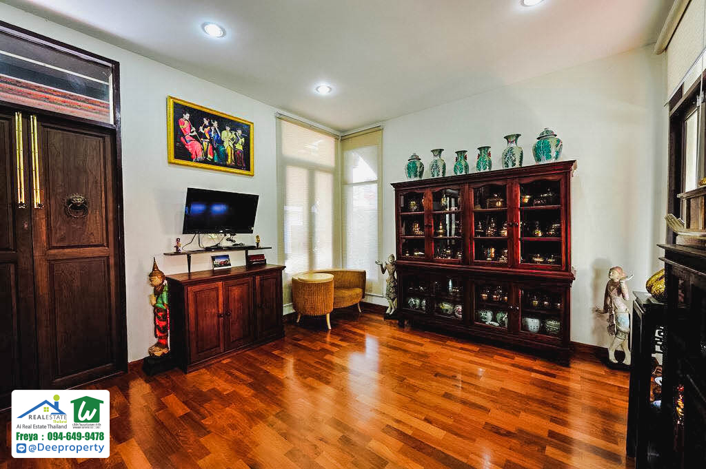 ขายบ้านเดี่ยว 3 ชั้น พหลโยธิน 24 ทำเลทอง ใกล้ห้าง Central ลาดพร้าว ขนาดใหญ่ 75.1 ตร.ว. แต่งครบพร้อมเข้าอยู่!