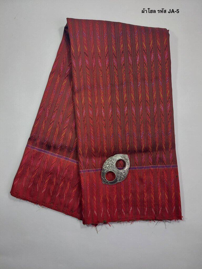 ซิ่น ผ้าไหมมัดหมี่ลายโฮล ขนาด 1x2เมตร สีแดง รหัส R1A-JA005