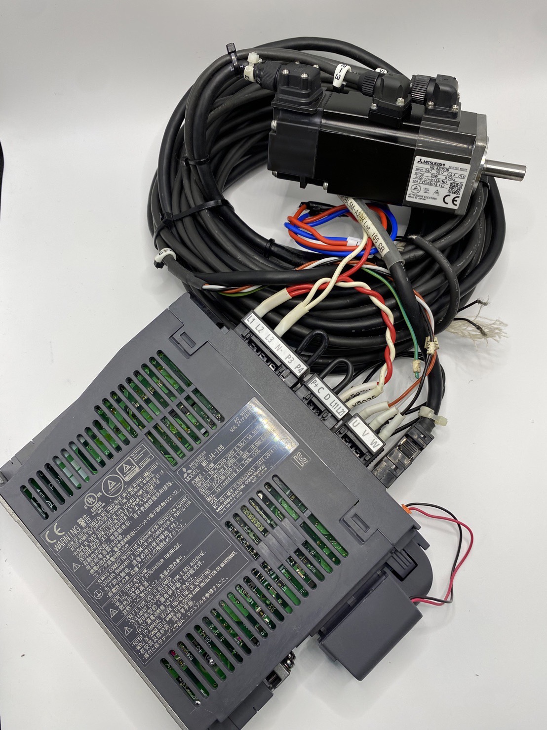 Servo Motor พร้อม Driver ยี่ห้อ Mitsubishi รุ่น MR-J4-10B / HG-KR053B (50W) มือสอง