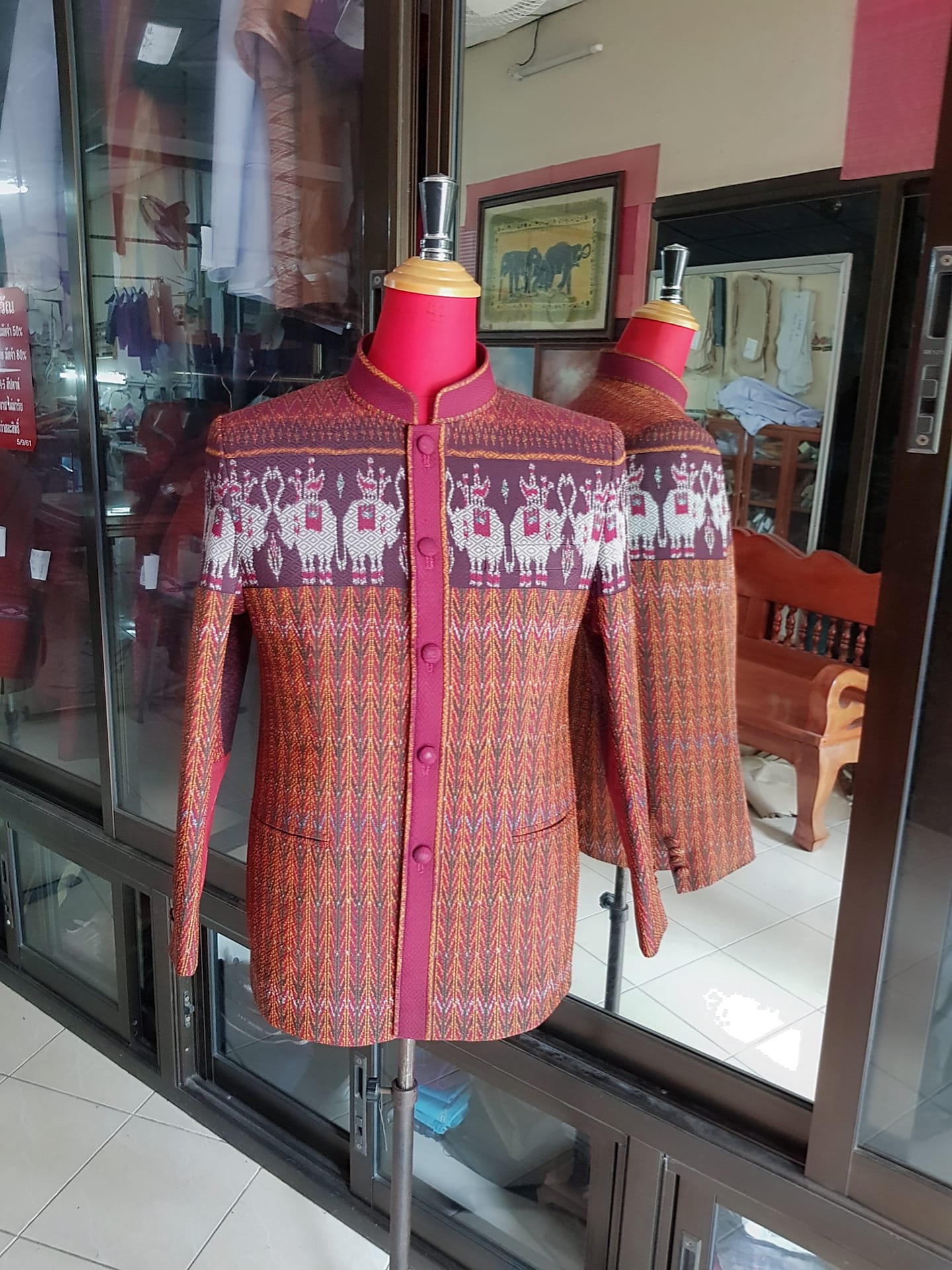 แบบตัด สูทพระราชทานชาย ผ้าไหม (ไม่รวมผ้า) chobmai x ARW รหัส CUT-ARW-0519671