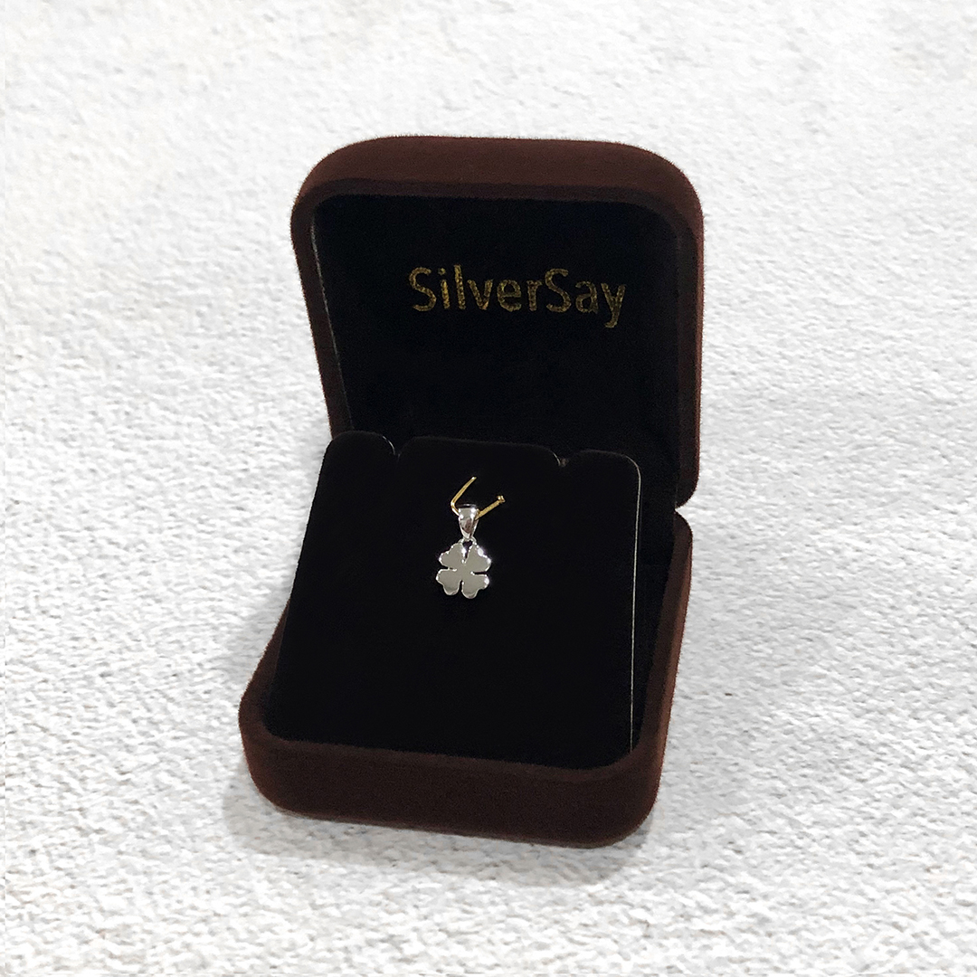 จี้ใบโคลเวอร์จิ๋ว Clover 4 แบบเกลี้ยง