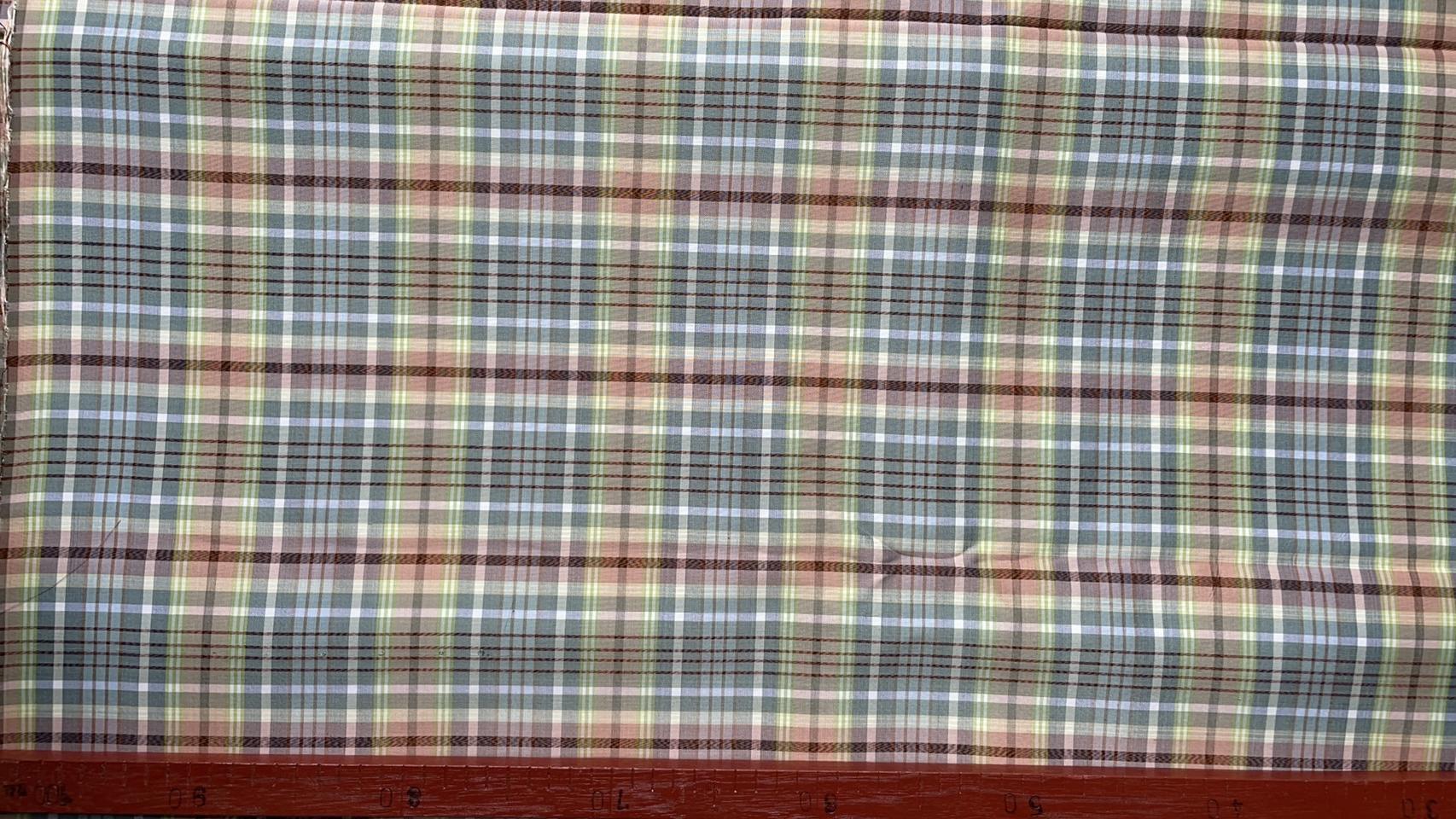 ผ้าไหมลายสก็อต เนื้อเรียบ สีเทา ตัดขายเป็นเมตร รหัส A8-76-09266813