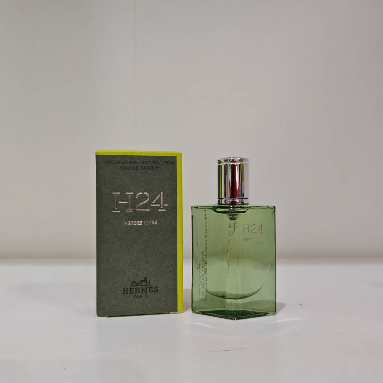 น้ำหอมจิ๋วมินิ Hermes H24 Herbes Vives 12.5ml ป้ายไทย แบบสเปรย์ ( Mini Perfume น้ำหอมขนาดพกพา) น้ำหอมจิ๋วมินิแบบทดลองแบบสเปรย์ พกพาก็สะดวกใช้ฉีดตามจุดชีพจร