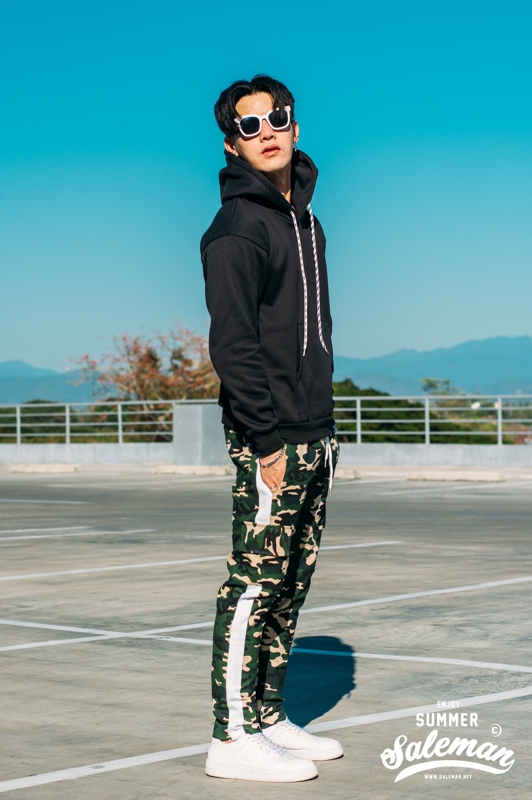 กางเกง Jogger ขาจั๊ม พรีเมี่ยม ผ้า วอร์ม รหัส WT 680 W สีทหารเขียว แถบขาว