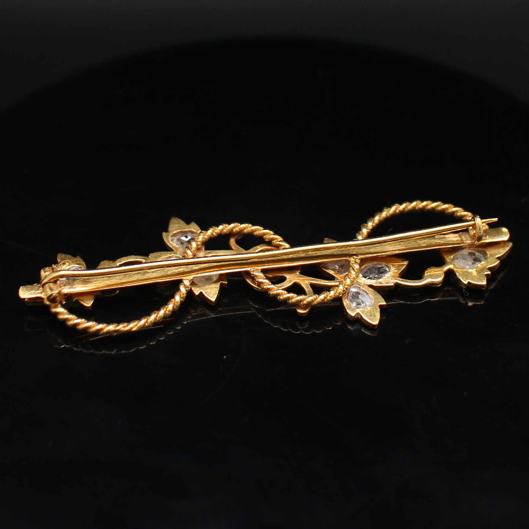 CL25026 เข็มกลัดเพชรซีกดอกไม้ ทองแท้ 90% นน.รวม 7.2 กรัม งานเก่า สวย