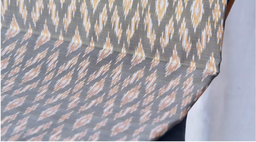 ซิ่น ผ้าไหมมัดหมี่ ไหมบ้าน ขนาด 1x2หลา พื้นสีเขียว รหัส CISP-CT-0613681