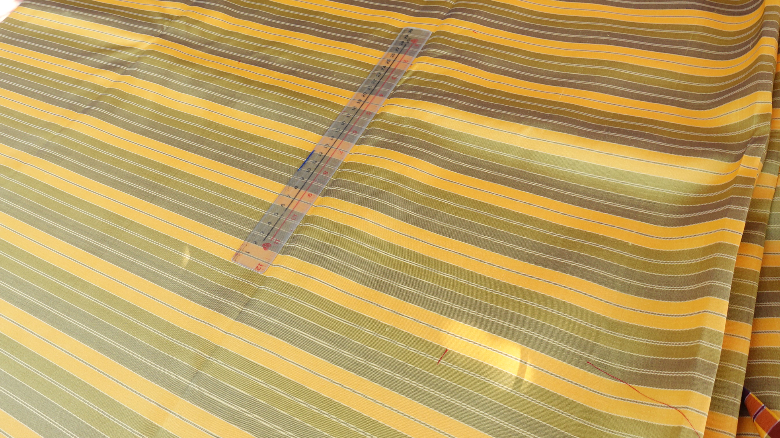 ผ้าไหม ลายริ้ว ไหมแท้ multicolor ลายขาวม้า สีเหลืองข้าวโพด (ราคาต่อเมตร) รหัส MC-76-P4585