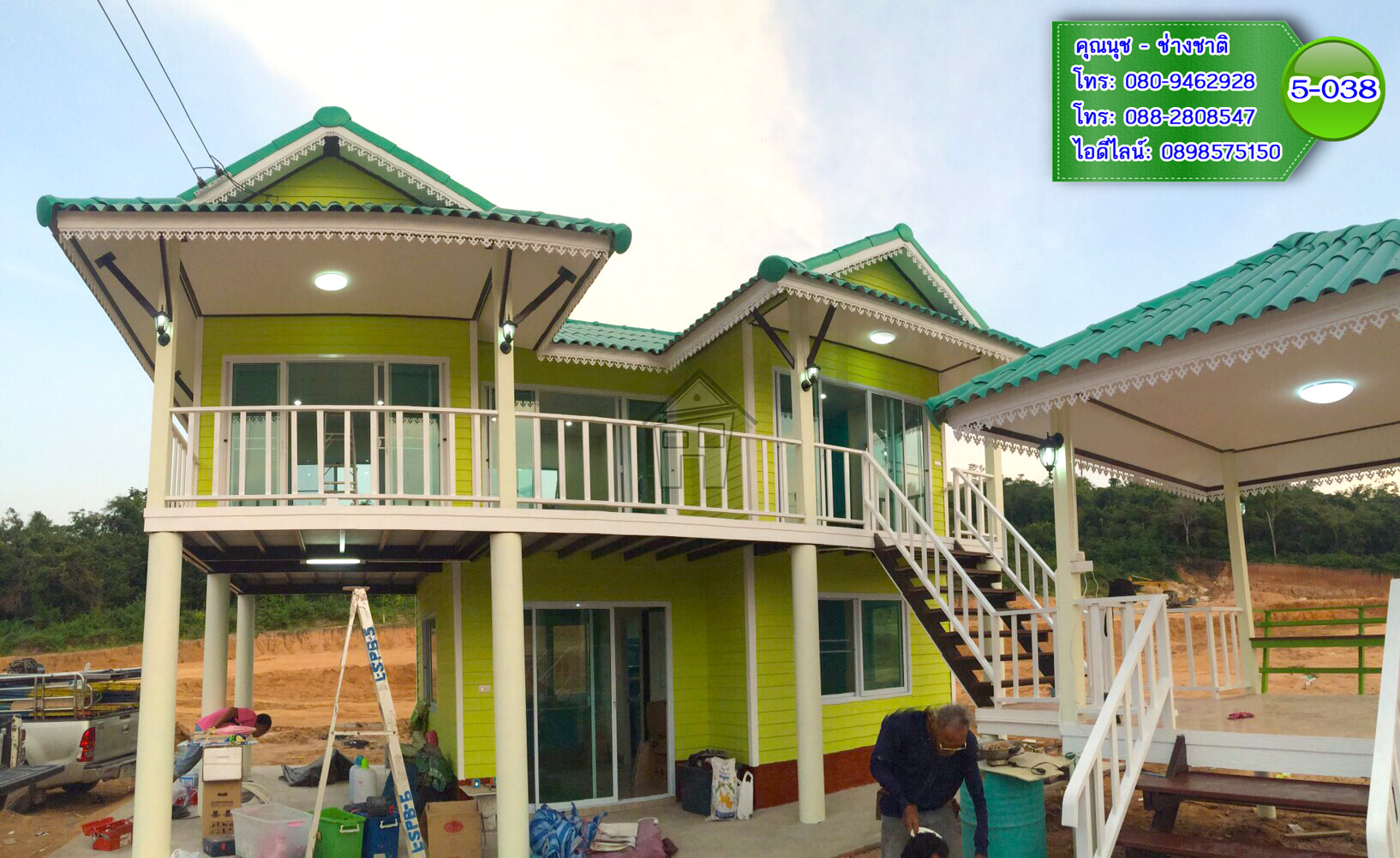 5-038 บ้านน็อคดาวน์ยกสูง 2 ชั้น ทรงปั้นหยาผสมมะนิลา (สีเขียว)