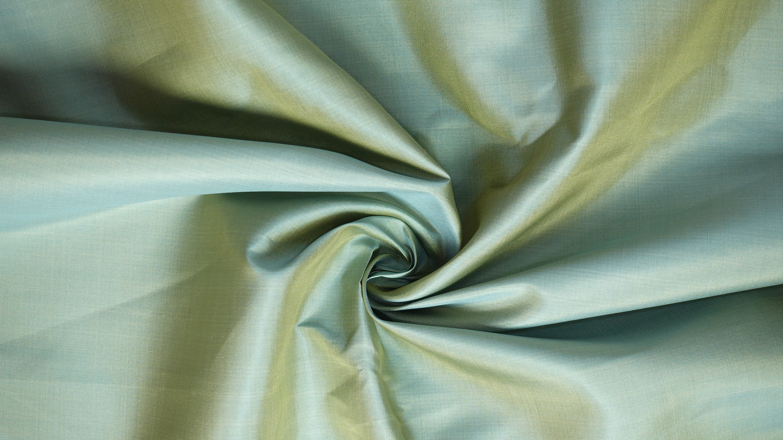 ผ้าไหมสีพื้น เนื้อเรียบ ไหมแท้ 2เส้น ตรานกยูง สีเขียวเทา (ราคาต่อหลา) รหัส C-NY-SKU-35702