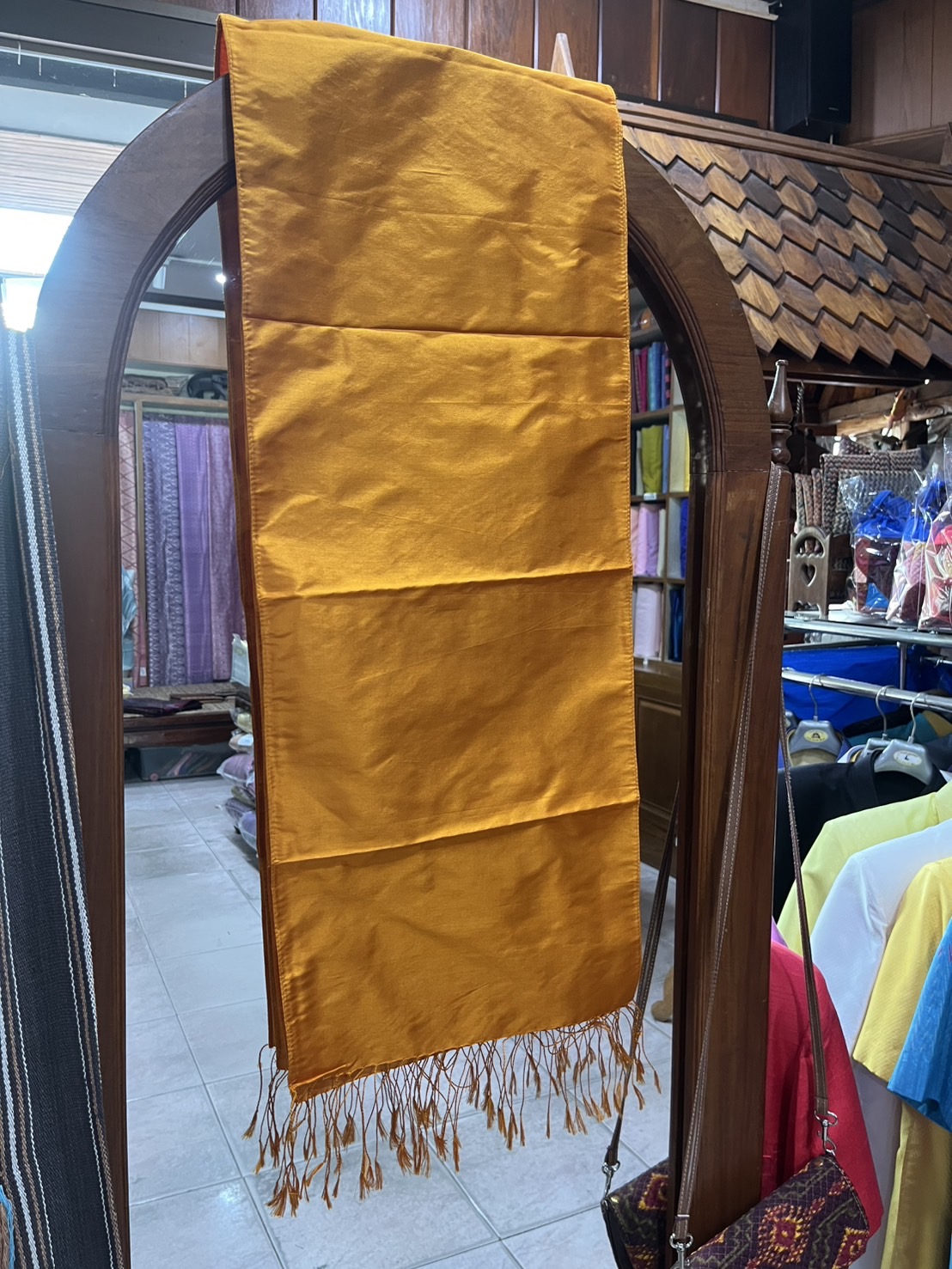 ผ้ารัดอก สำหรับพระสงฆ์ ไหมแท้ เนื้อเรียบ ขนาด 30x250ซม.(รวมครุย) เลือกเฉดสี รหัส ZYB-NY-0715681