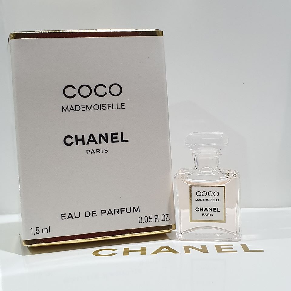 น้ำหอมจิ๋วมินิ Chanel Coco Mademoiselle EDP 1.5ml แบบแต้มมีกล่อง ( Mini Perfume น้ำหอมขนาดพกพา) น้ำหอมจิ๋วมินิ ขวดน่ารัก ตั้งโชว์ก็สวย พกพาก็สะดวก หัวแต้มตามจุดชีพจร